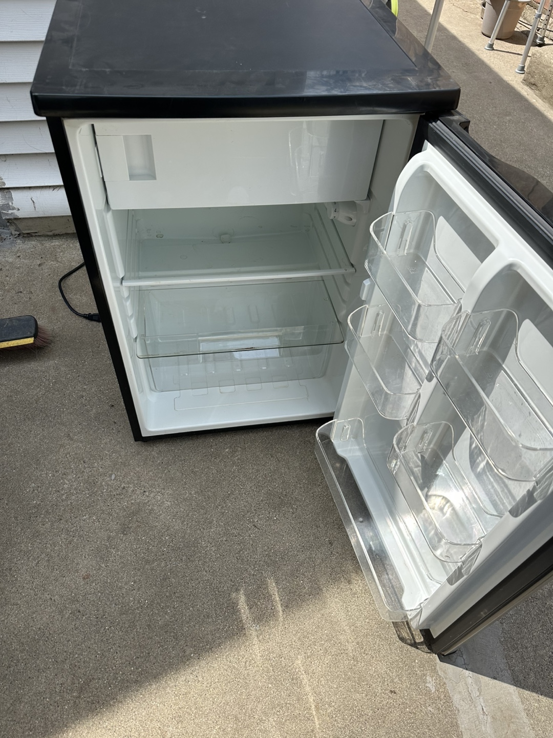 Frigidaire Mini Refrigerator - photo 2