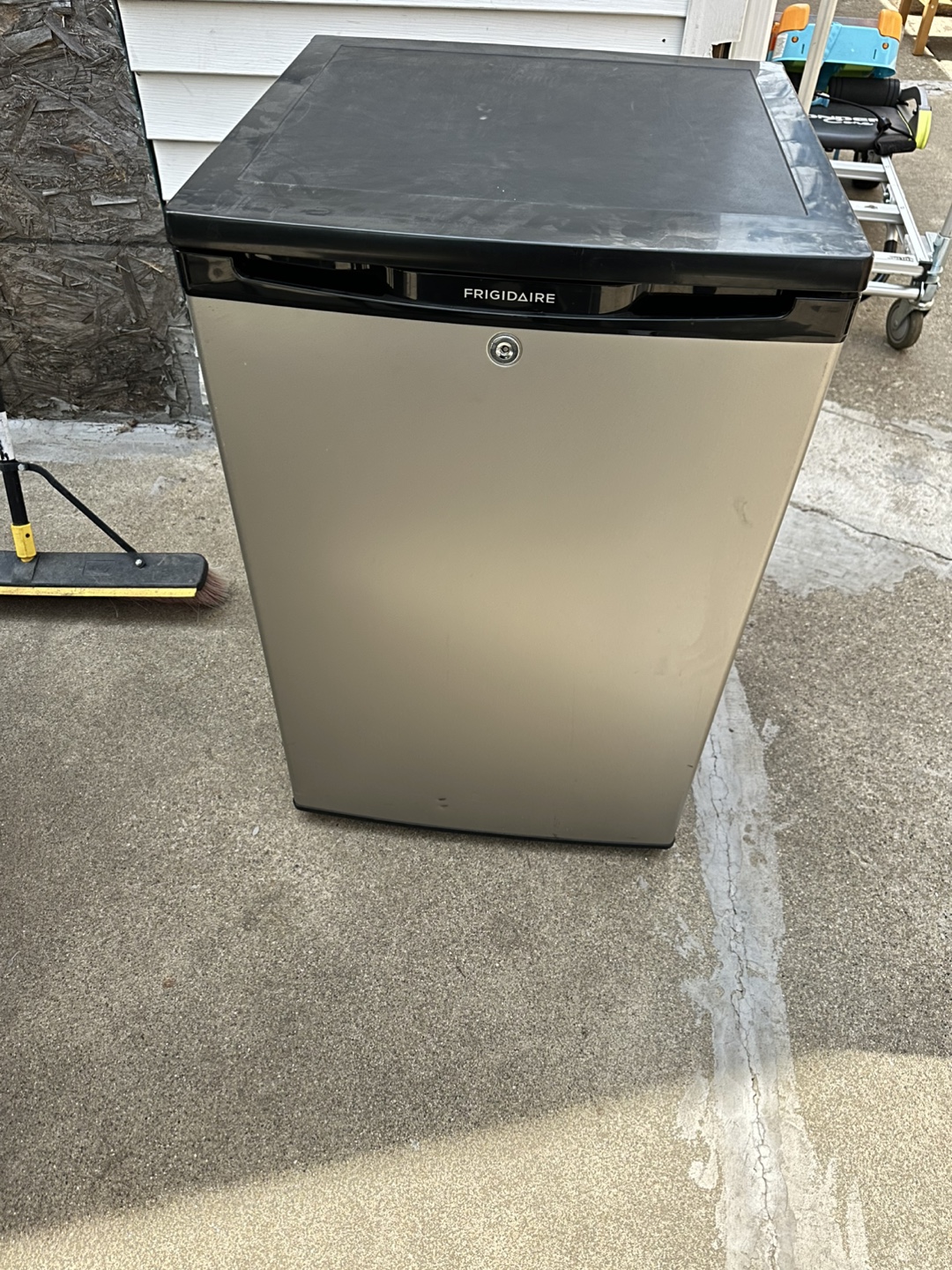 Frigidaire Mini Refrigerator