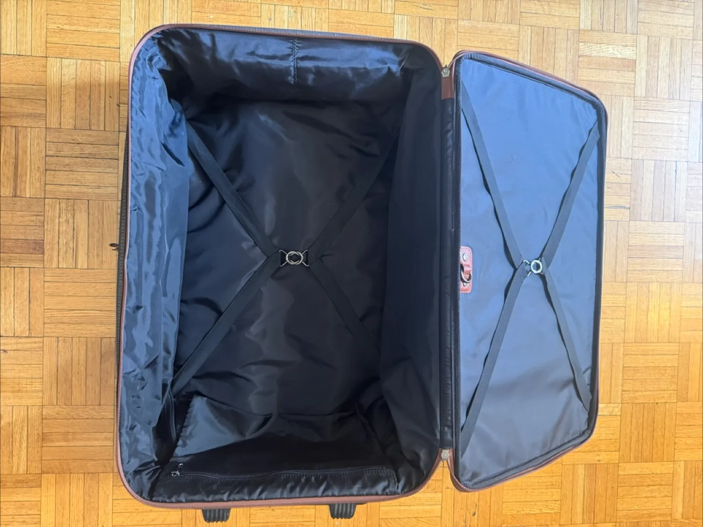 💚Longchamp Rolling Suitcase thumbnail