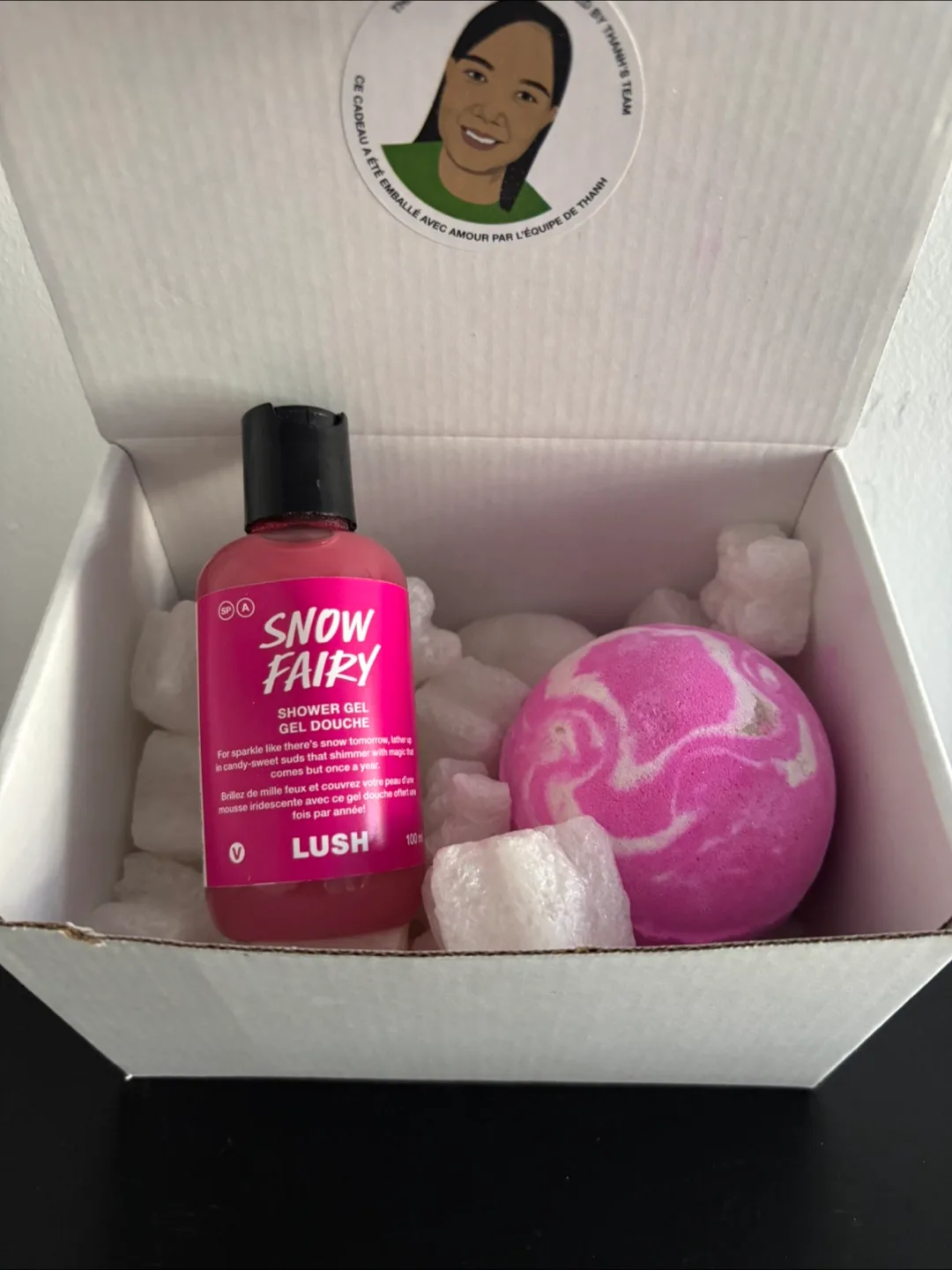LUSH Snow Fairy Shower Gel & 1 Bath Bomb thumbnail