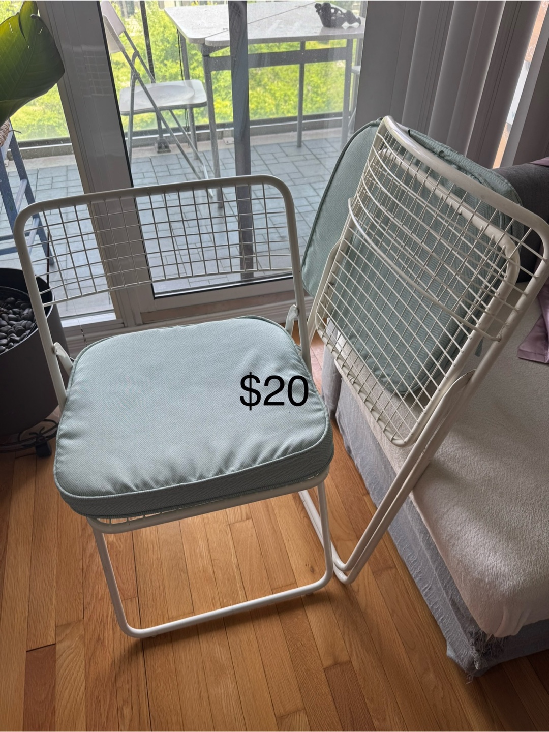 White Wire Folding Chair