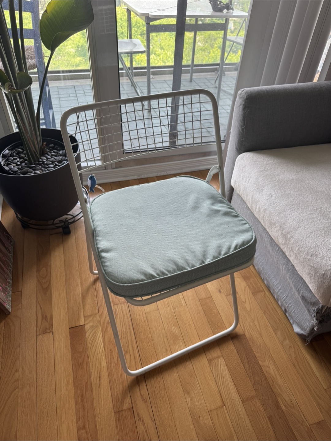 White Wire Folding Chair - photo 2