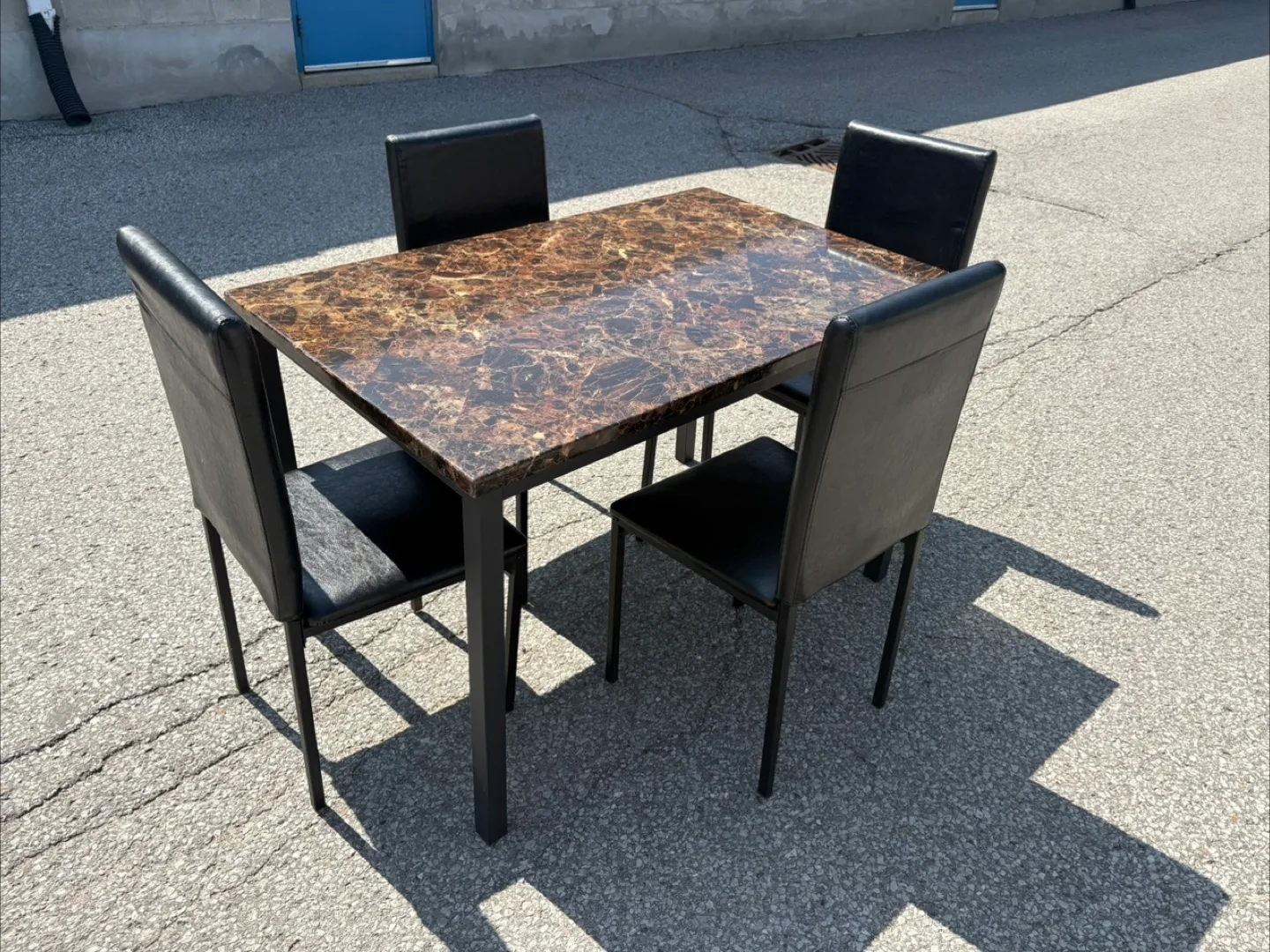 FREE DELIVERY✅• BROWN DINNER / DINING / KITCHEN TABLE SET(4) thumbnail