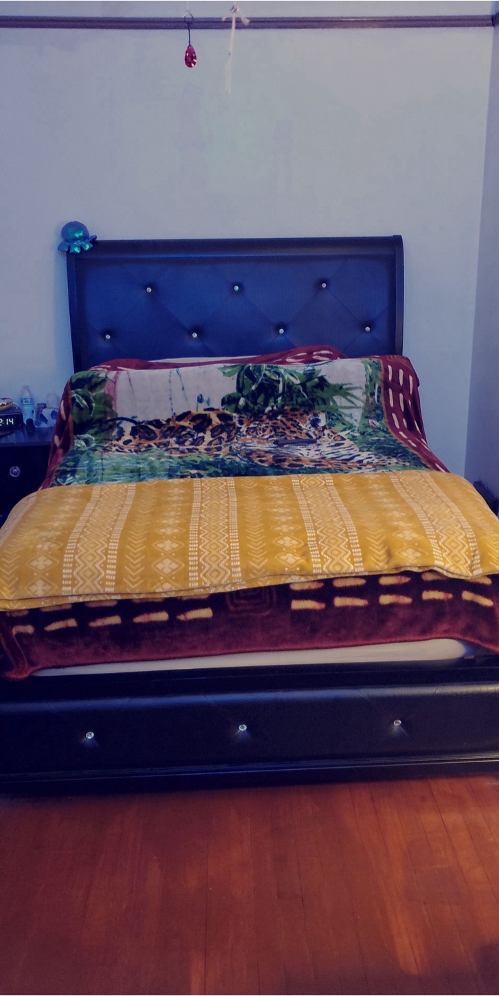 Queen Bed with Diamond Tufted Headboard