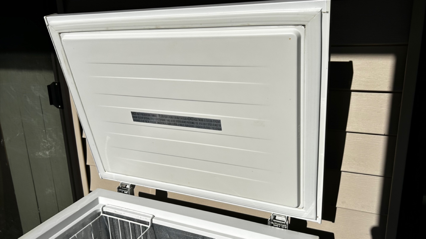 Frigidaire Chest Freezer - photo 4