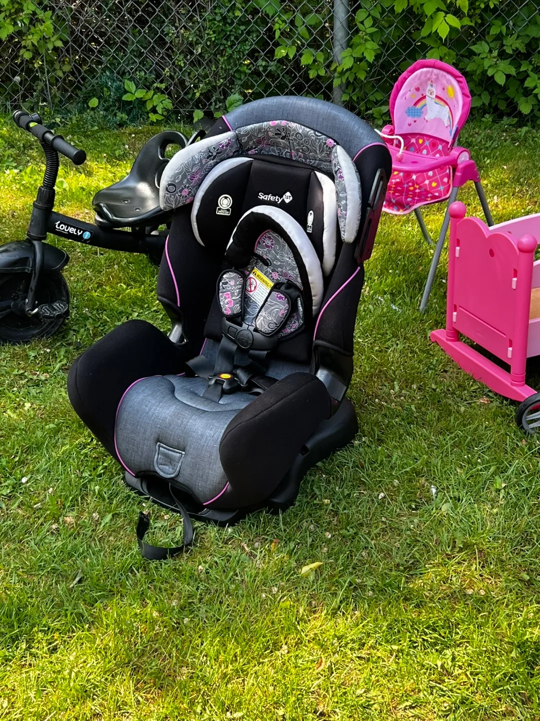 Child's Car Seat thumbnail