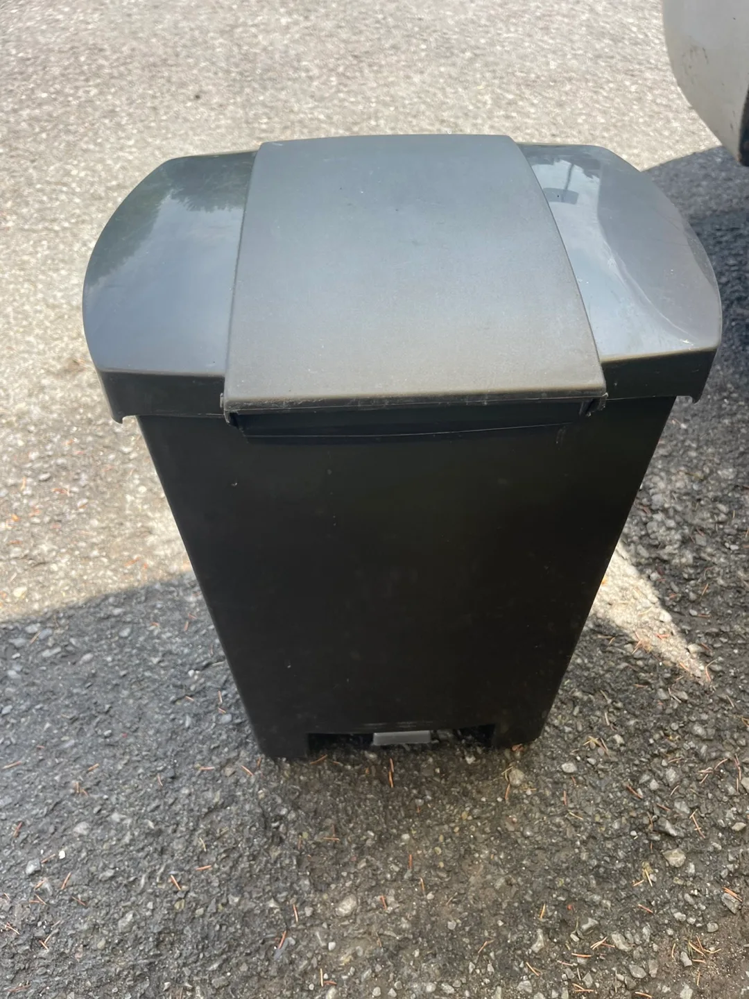 Foot Pedal Trash Can image indicator(4)