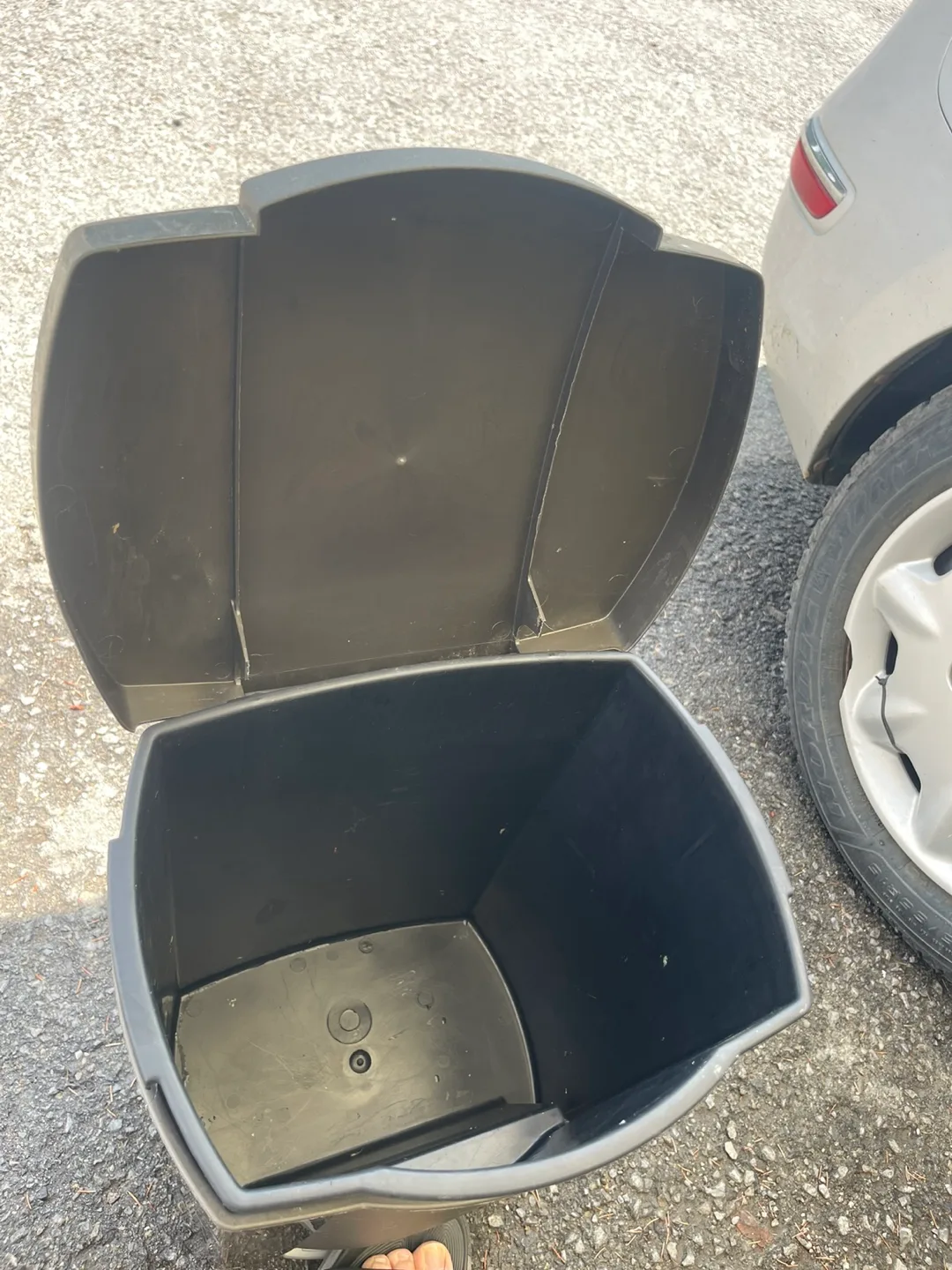 Foot Pedal Trash Can image indicator(2)