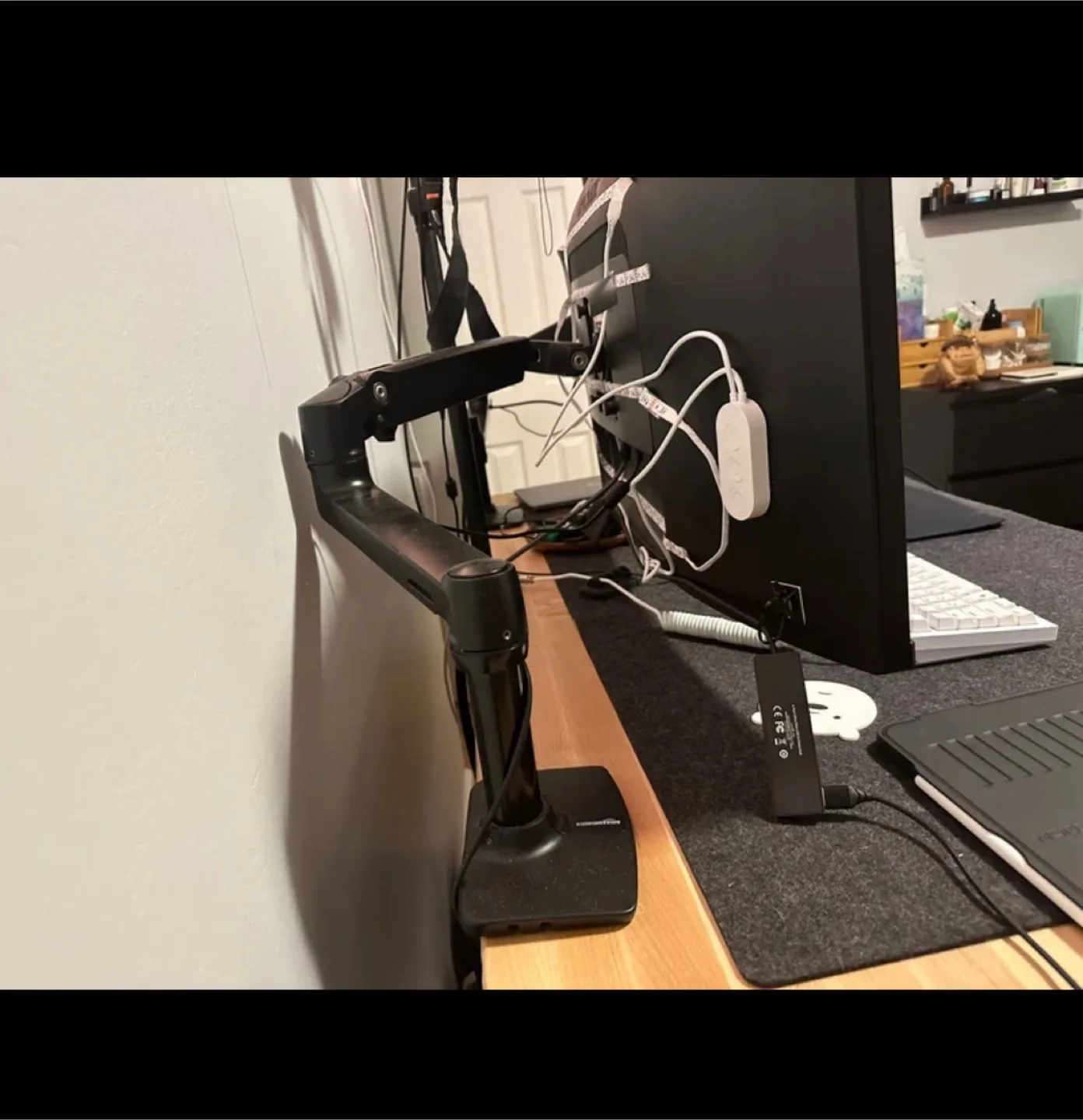 Viewsonic VP3881 38-Inch Ultrawide Monitor For Color Accuracy image indicator(3)