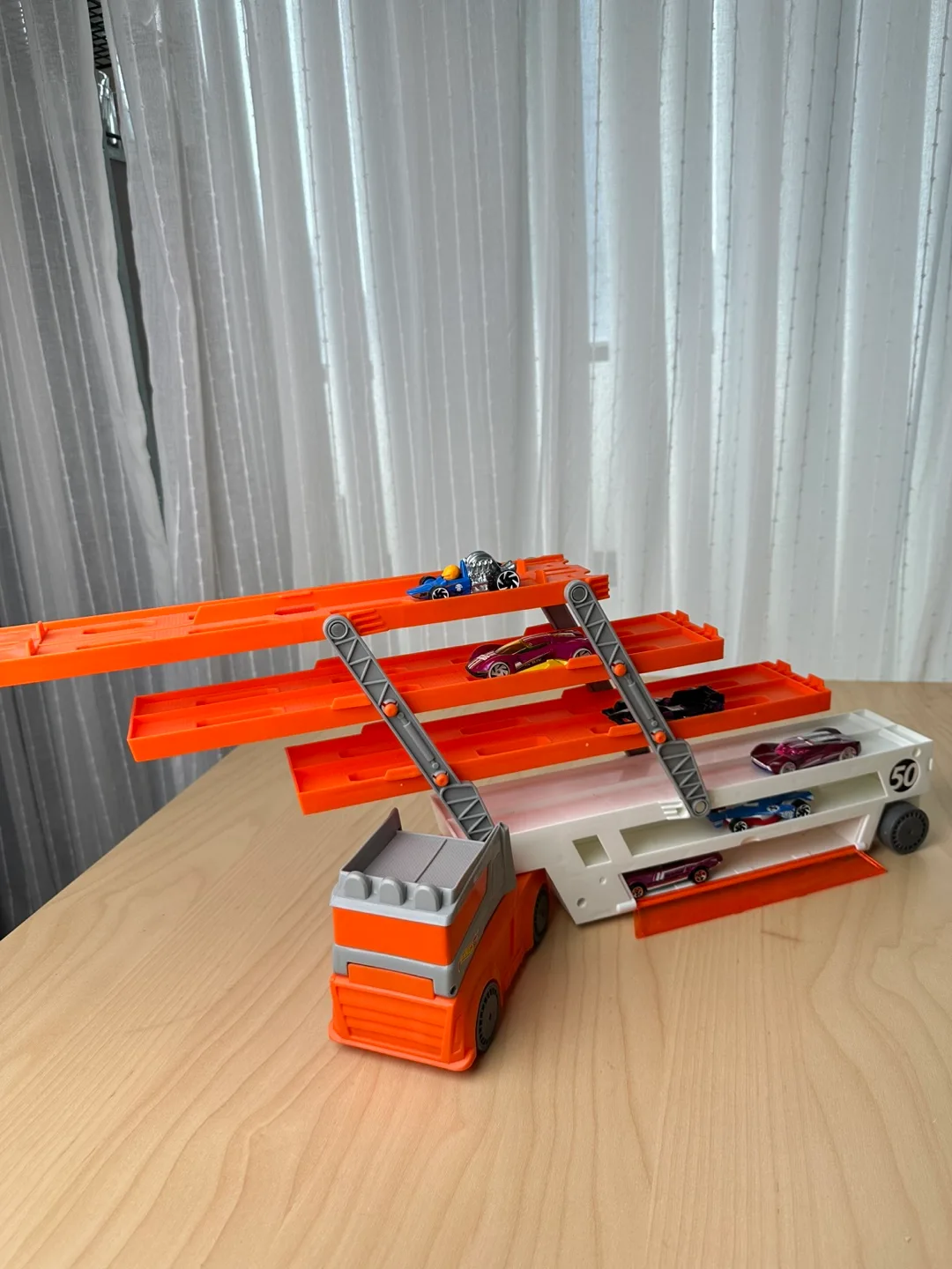 Hot Wheels Hauler and Cars Set image indicator(4)