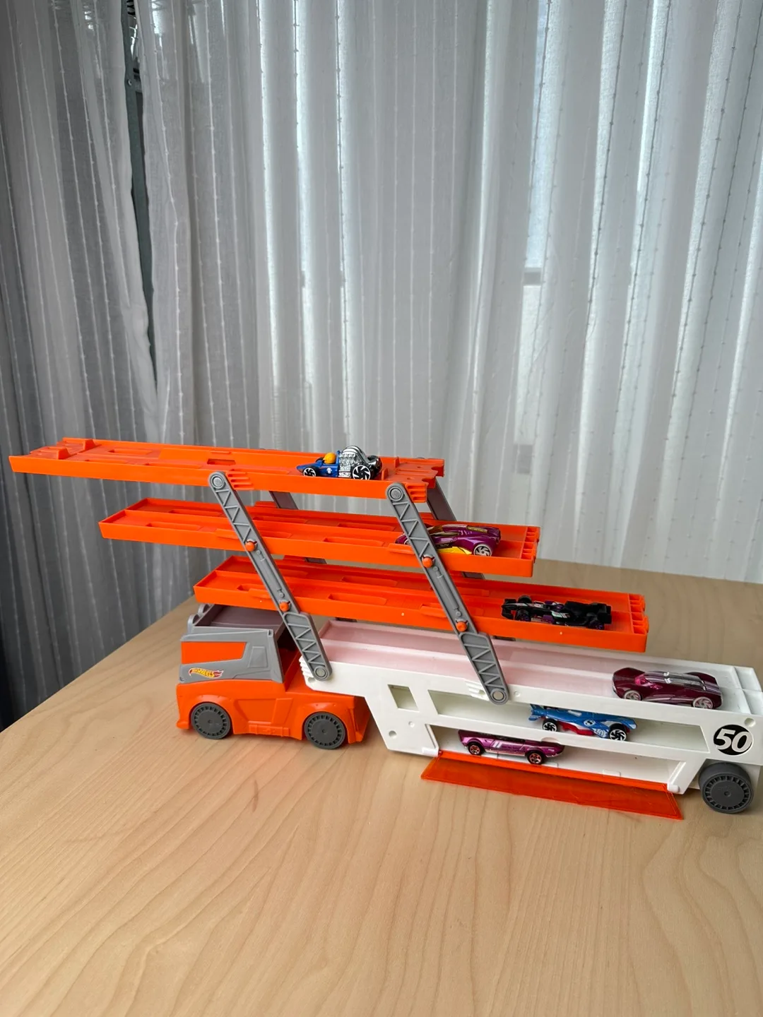 Hot Wheels Hauler and Cars Set image indicator(3)