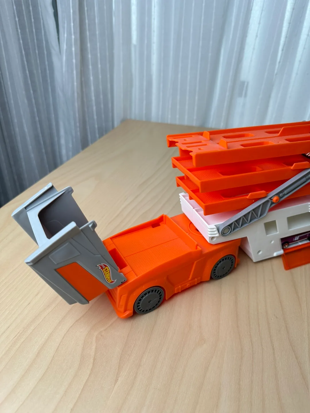 Hot Wheels Hauler and Cars Set image indicator(6)