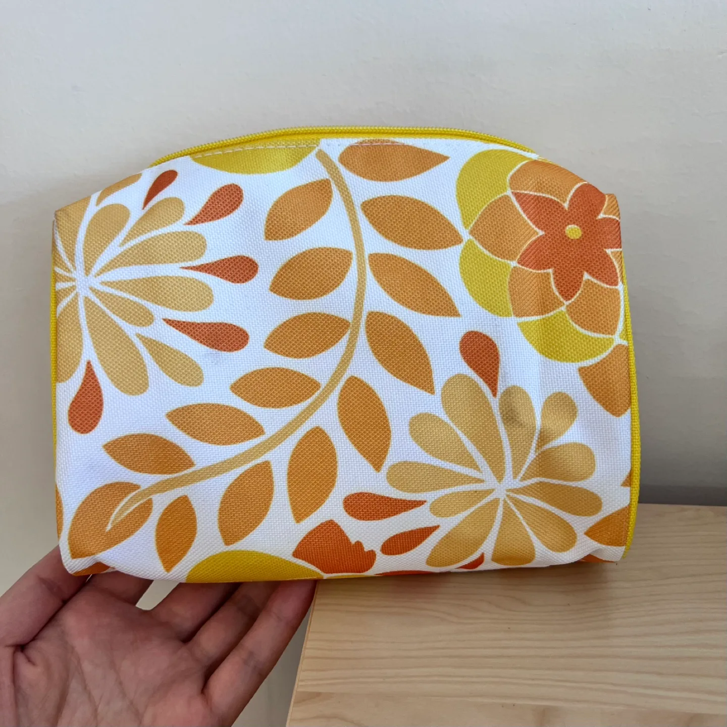 《Brand New》Lancome Eau de Teint and Clinique Makeup Bag image indicator(5)