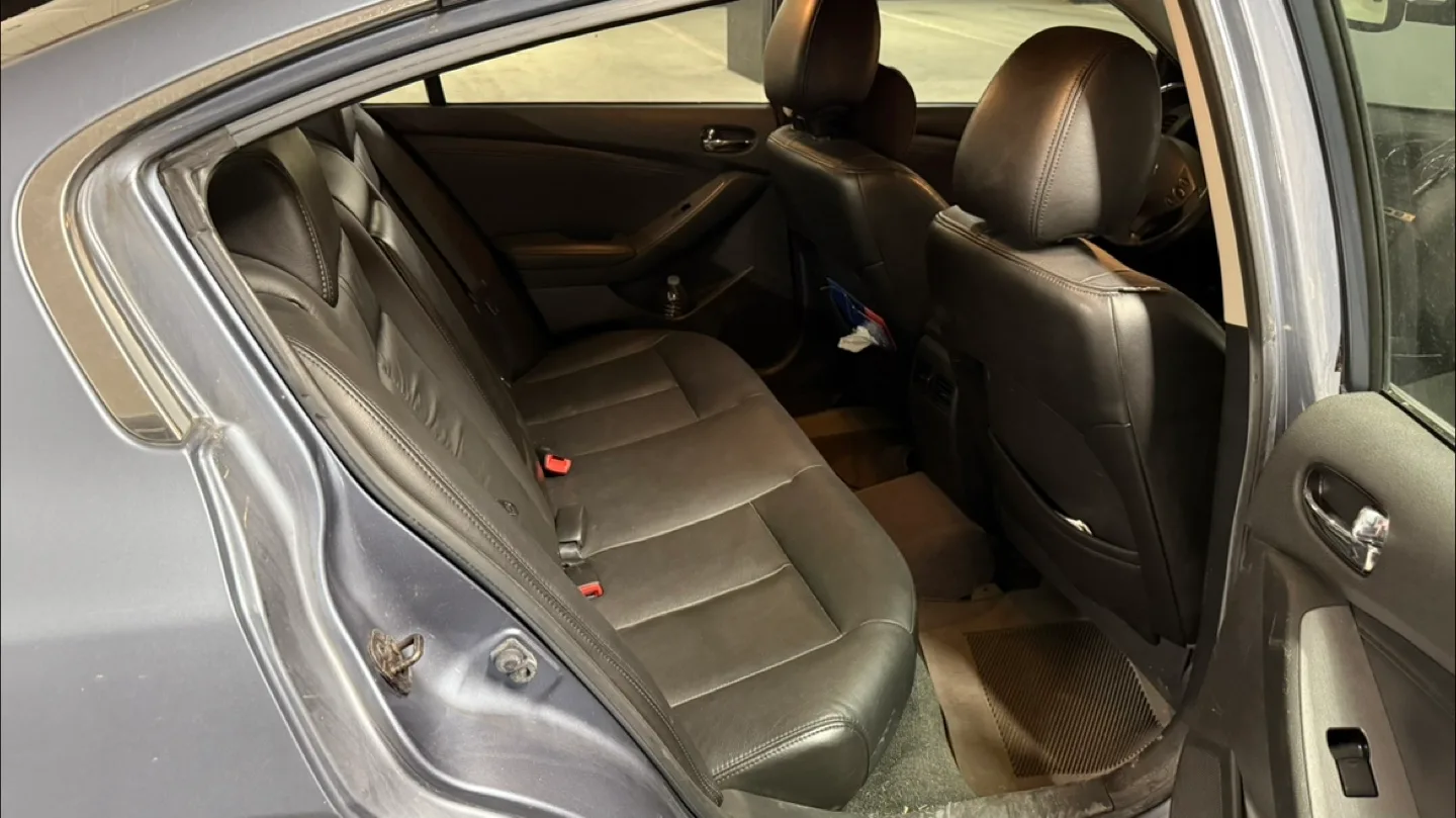 2010 Nissan Altima image indicator(6)