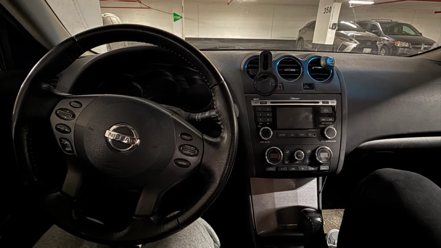 2010 Nissan Altima image indicator(7)