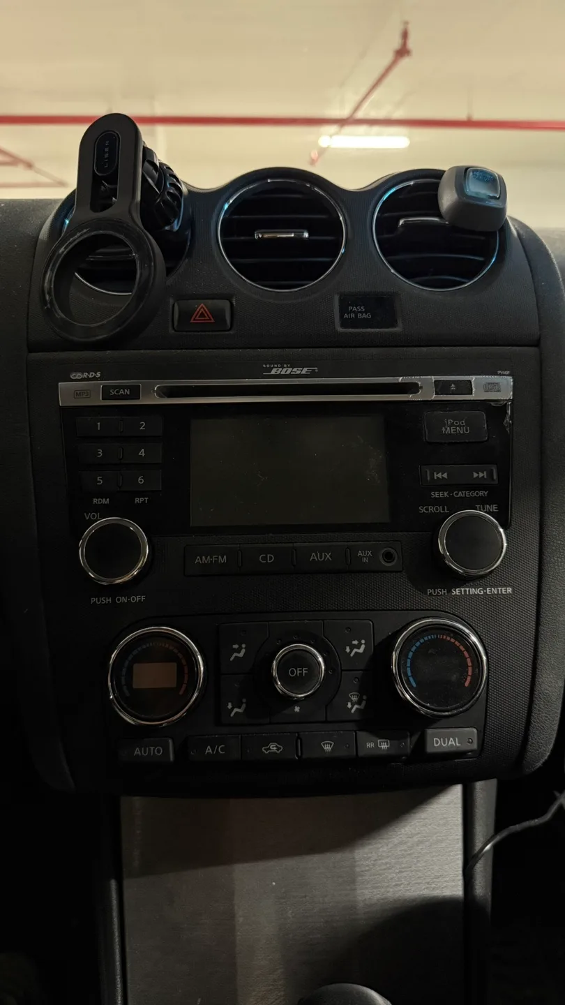 2010 Nissan Altima image indicator(9)