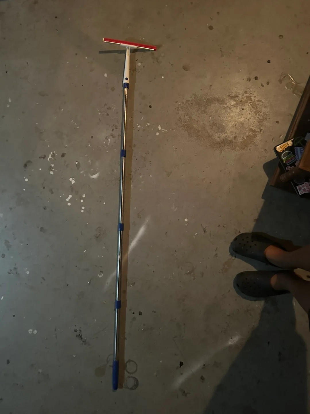 Window Squeegee with Extendable Handle image indicator(3)