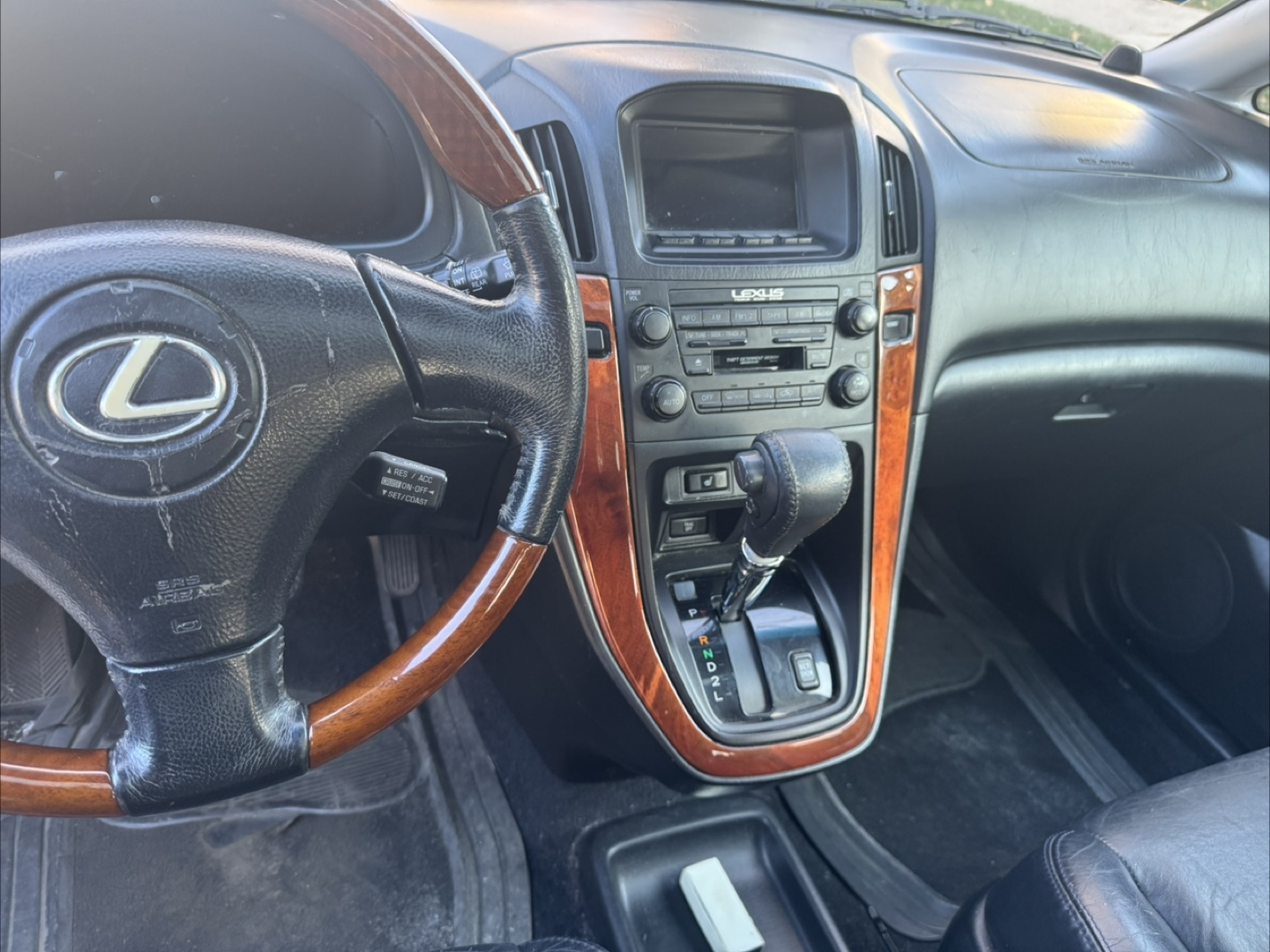 Lexus SUV - photo 2