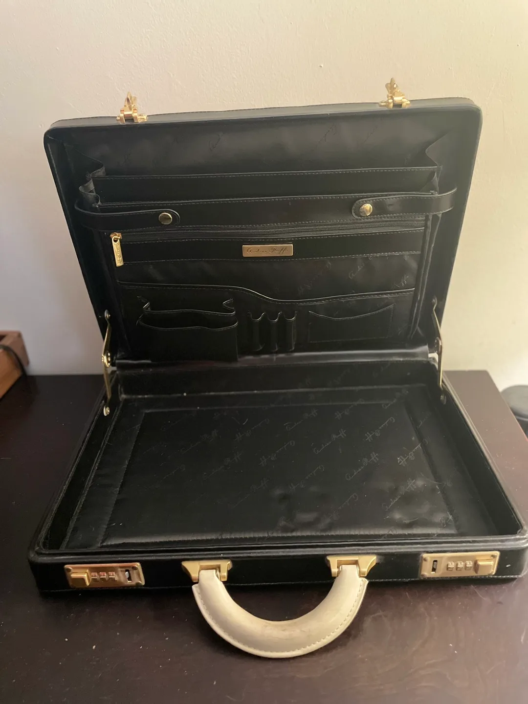 Andrée Ruffo Briefcase image indicator(2)