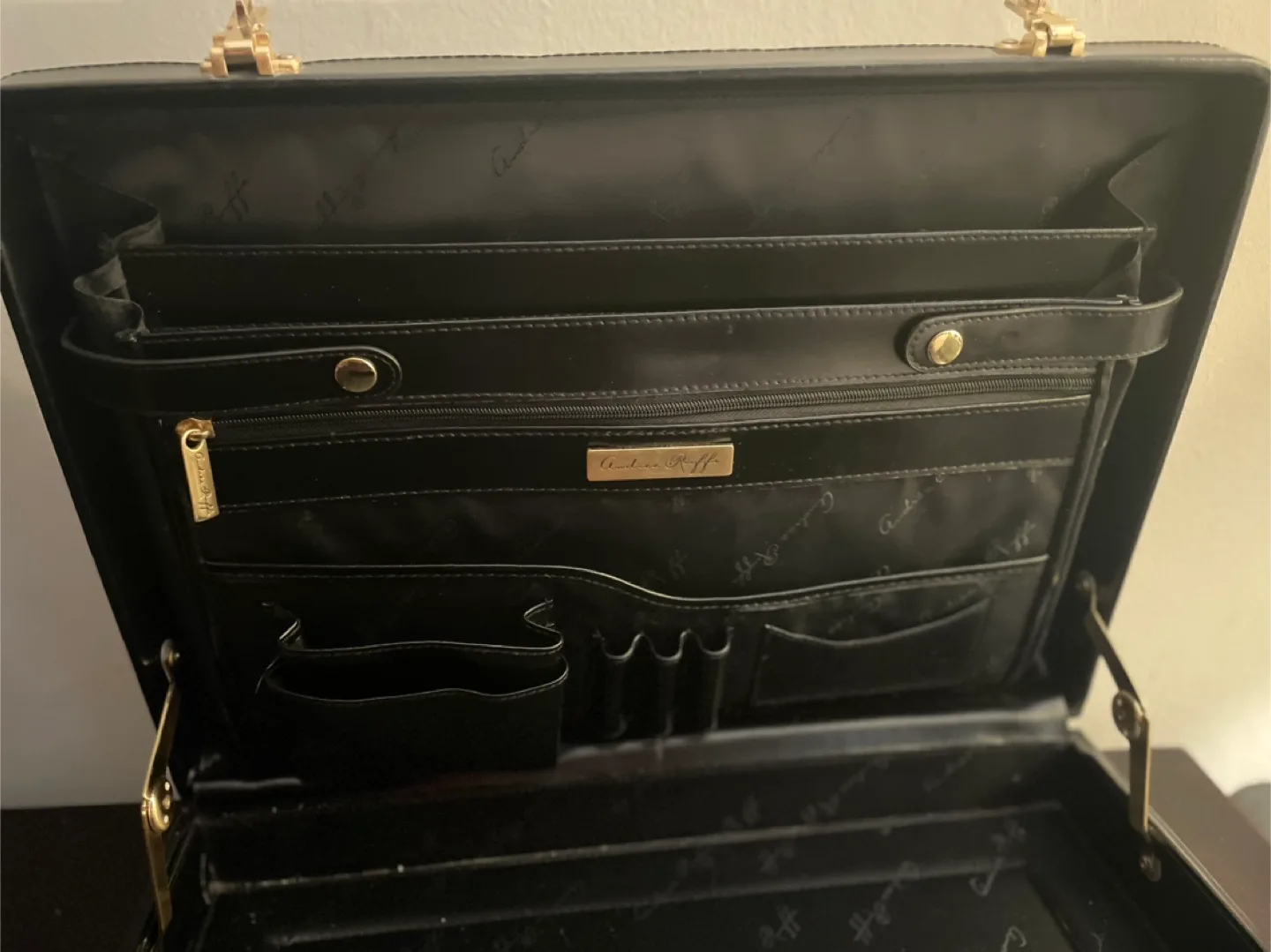 Andrée Ruffo Briefcase image indicator(3)