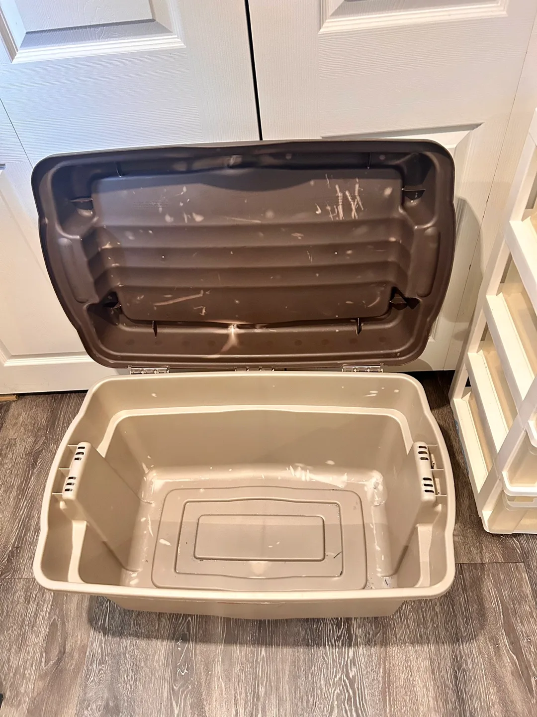 Rubbermaid Storage Bin image indicator(3)