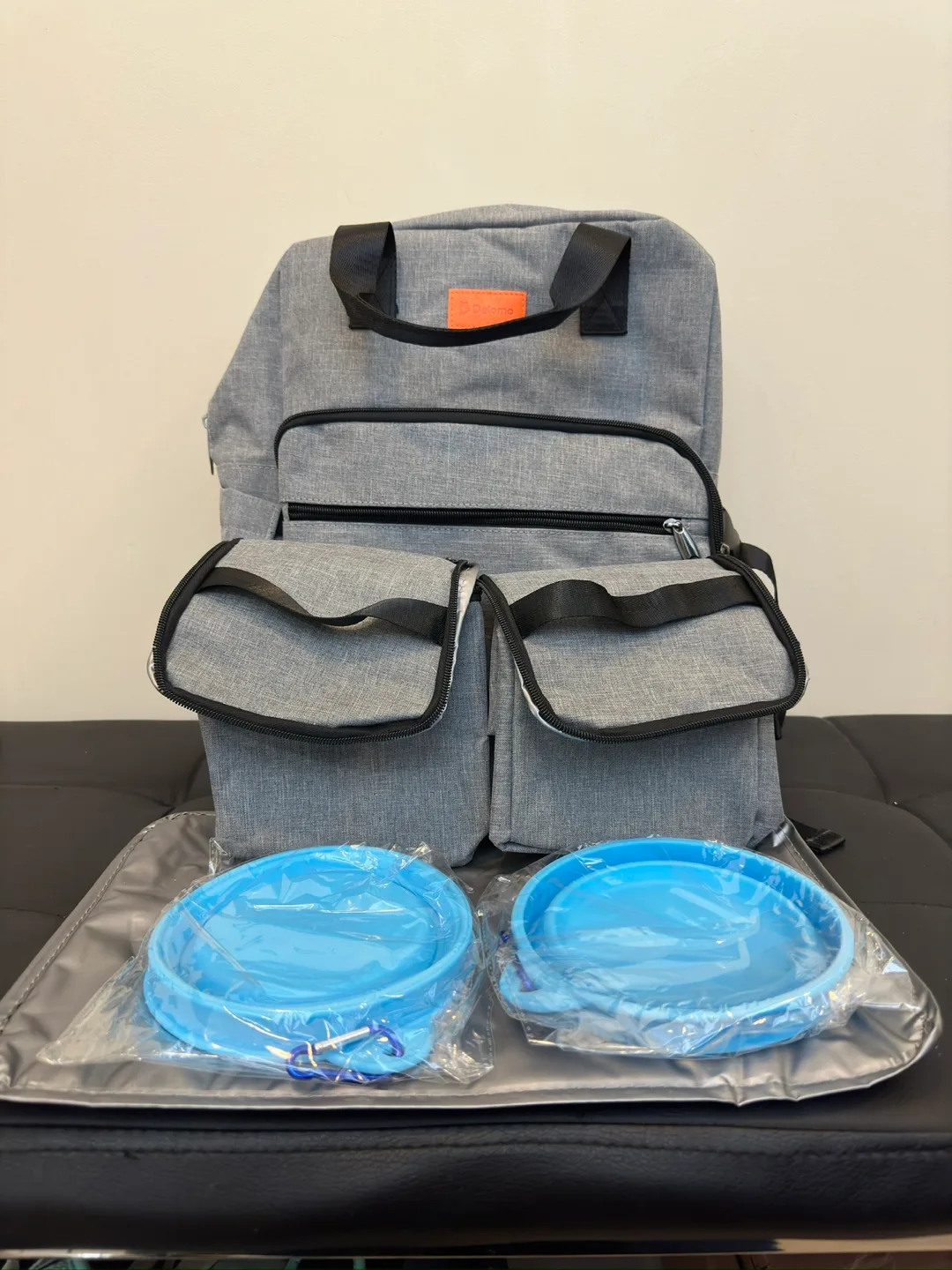 *Brand New* Delomo Pet Travel Backpack image indicator(3)