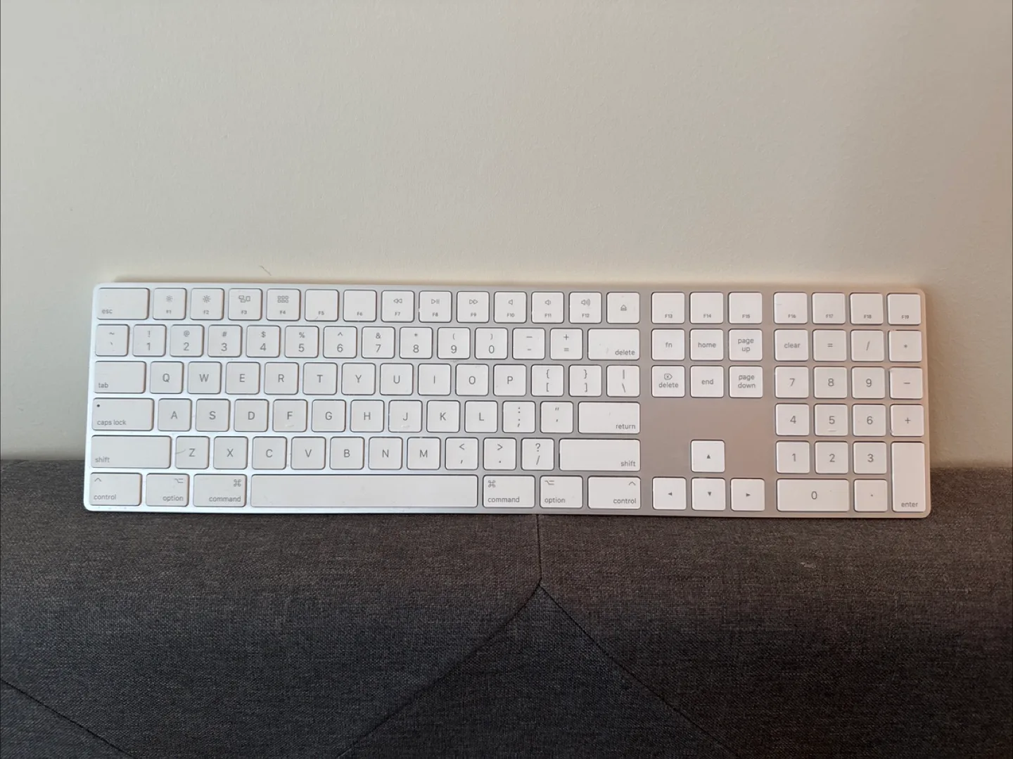 Apple Magic Keyboard thumbnail