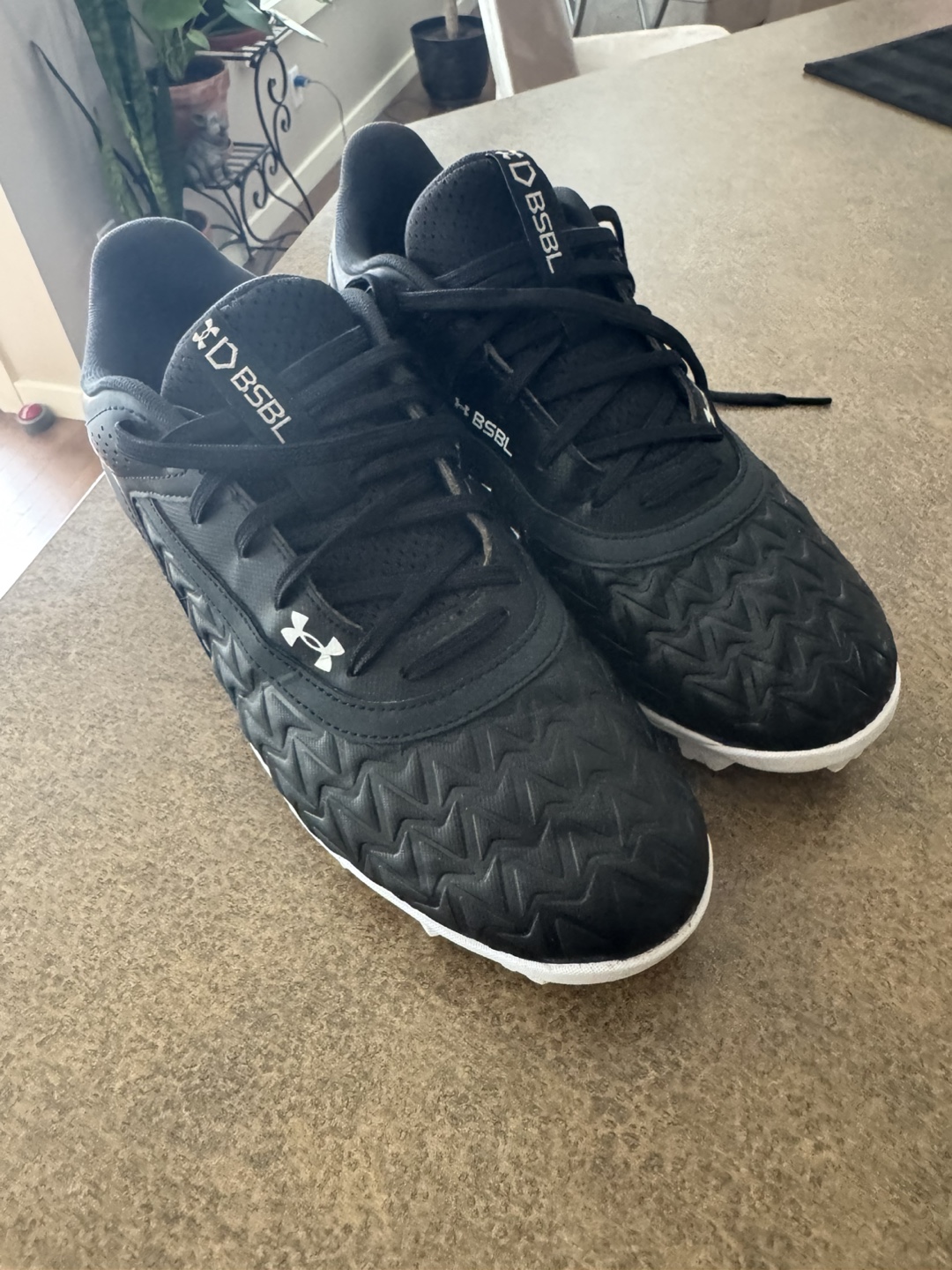 Men’s Baseball Cleats Size 9