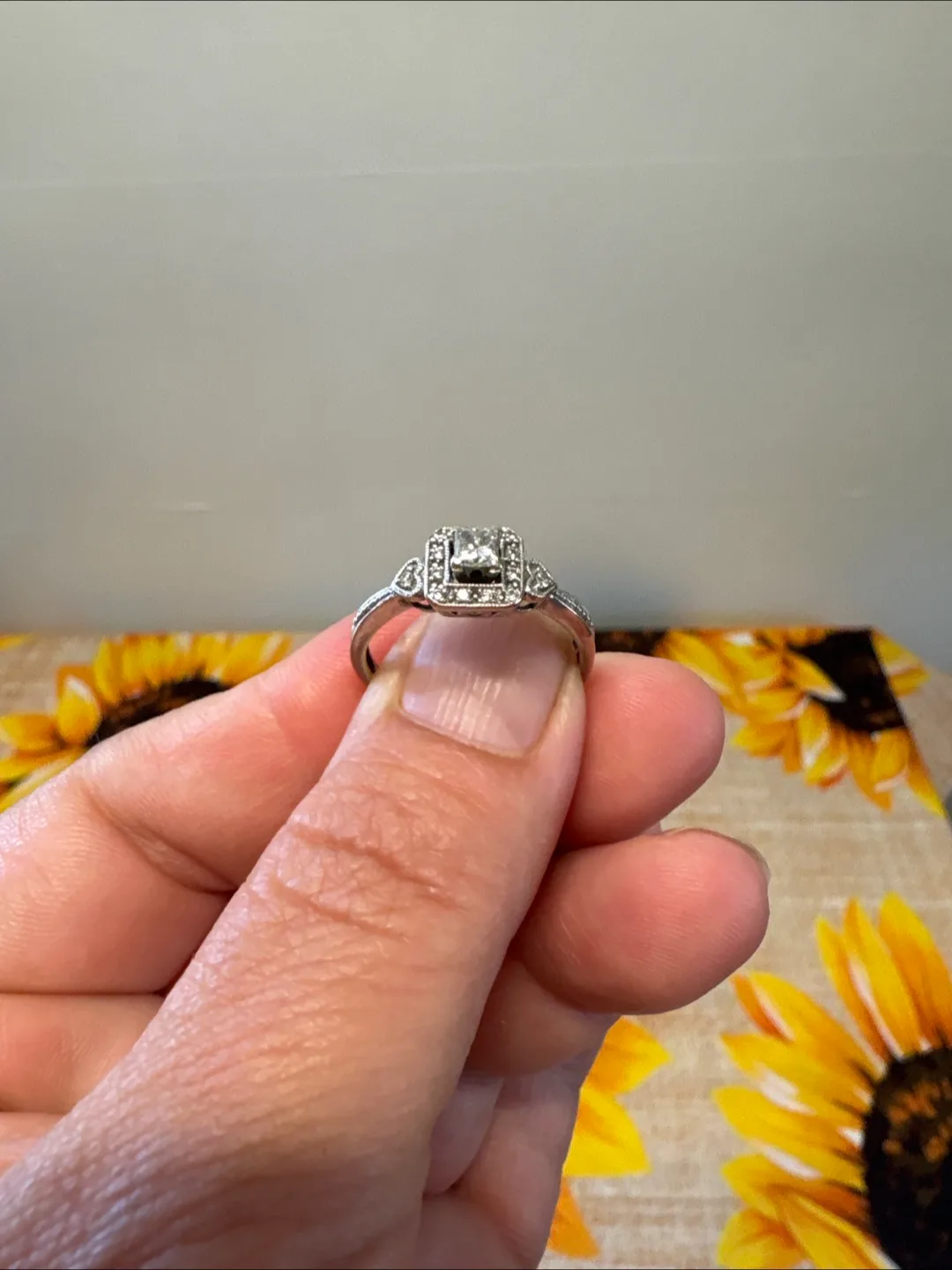 Diamond engagement ring in white gold 10k image indicator(2)