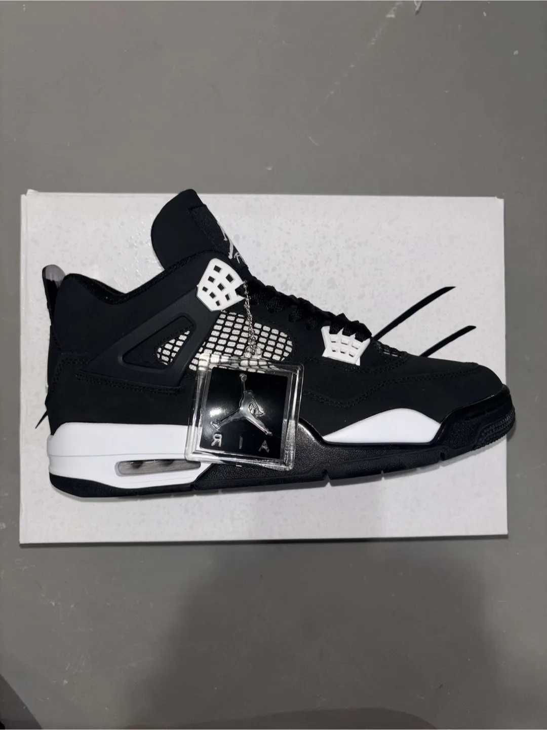 Jordan 4 white thunder thumbnail