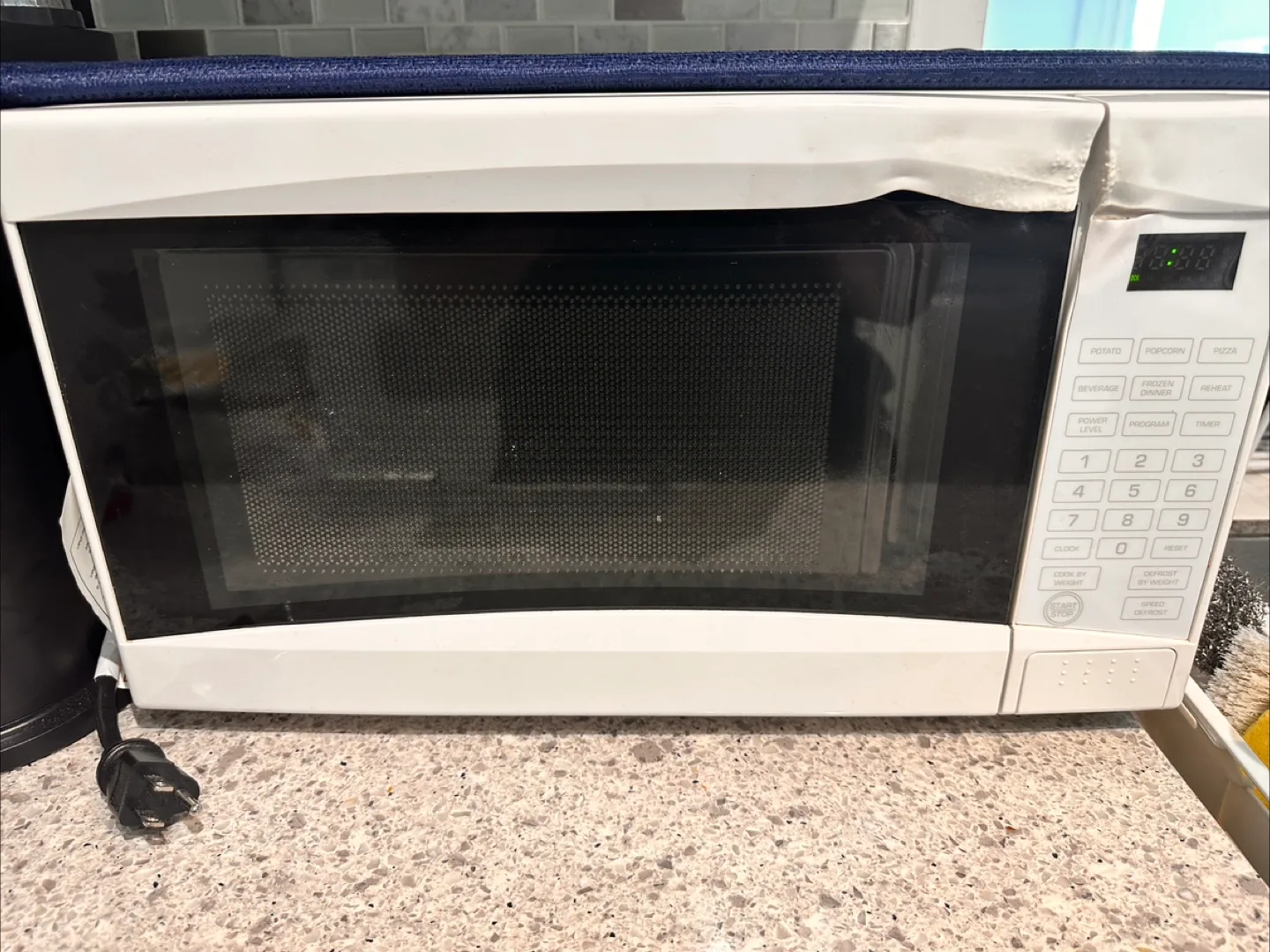 White Microwave Oven thumbnail