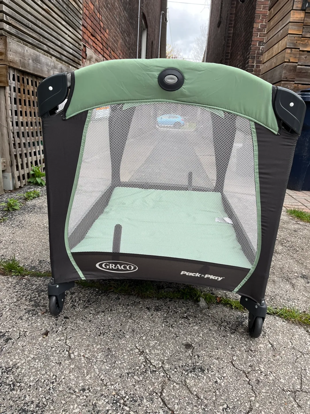 Graco Play pen thumbnail
