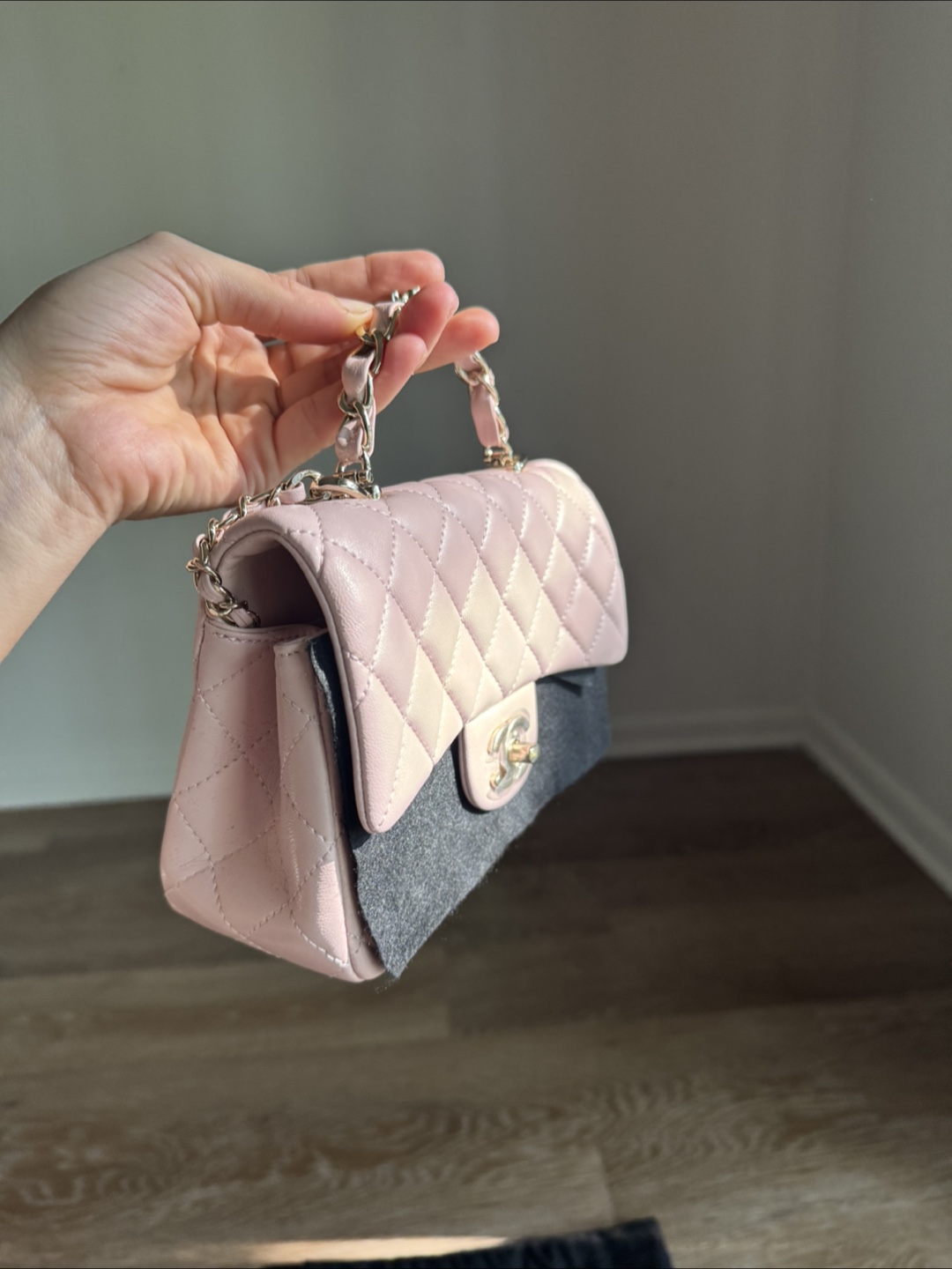 Chanel Pink Quilted Handbag - photo 4