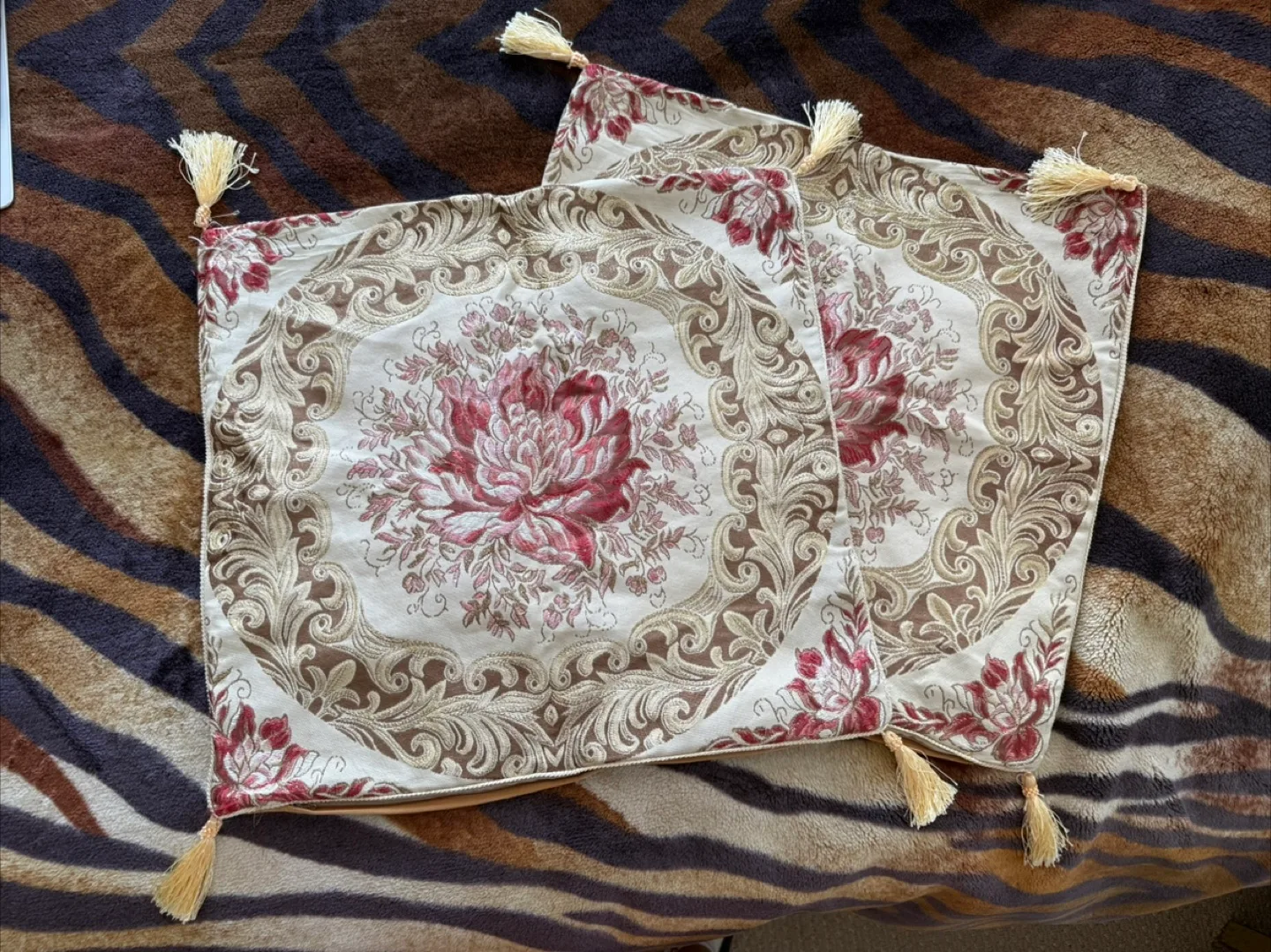 Embroidered Pillowcases – Set of 2 thumbnail