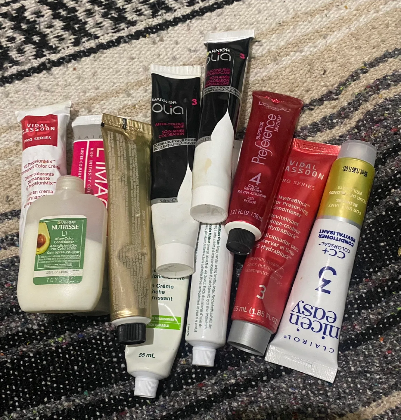Coloured hair conditioner/semi permanent hair dye thumbnail