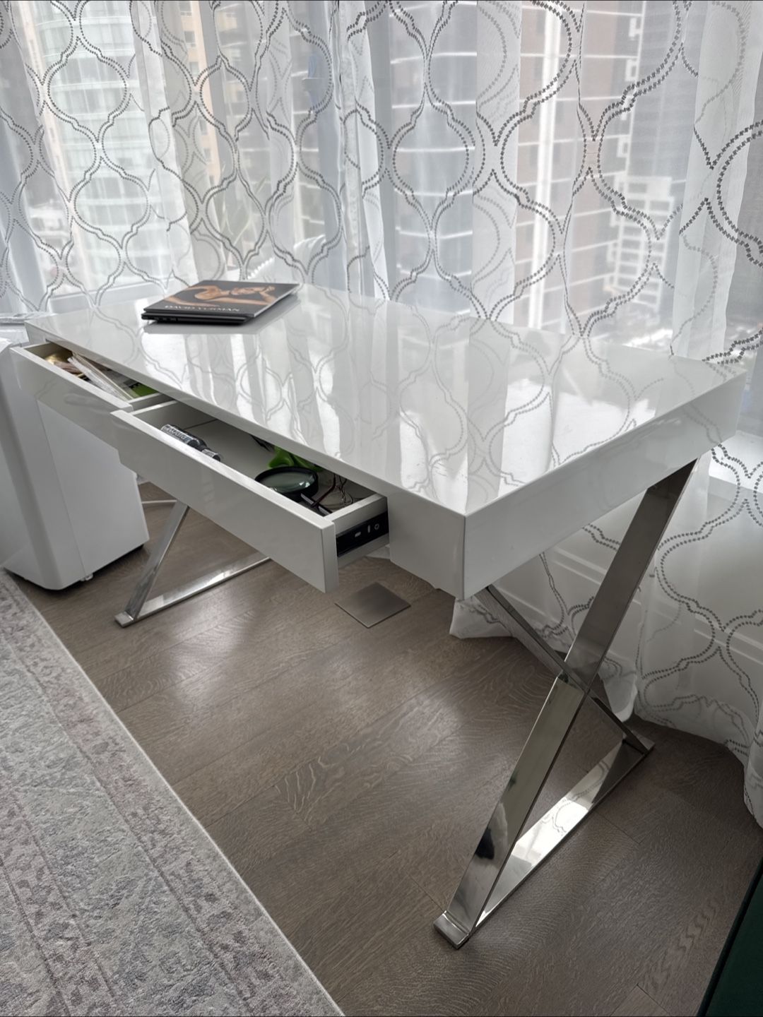 White Desk with Silver Legs - photo 2