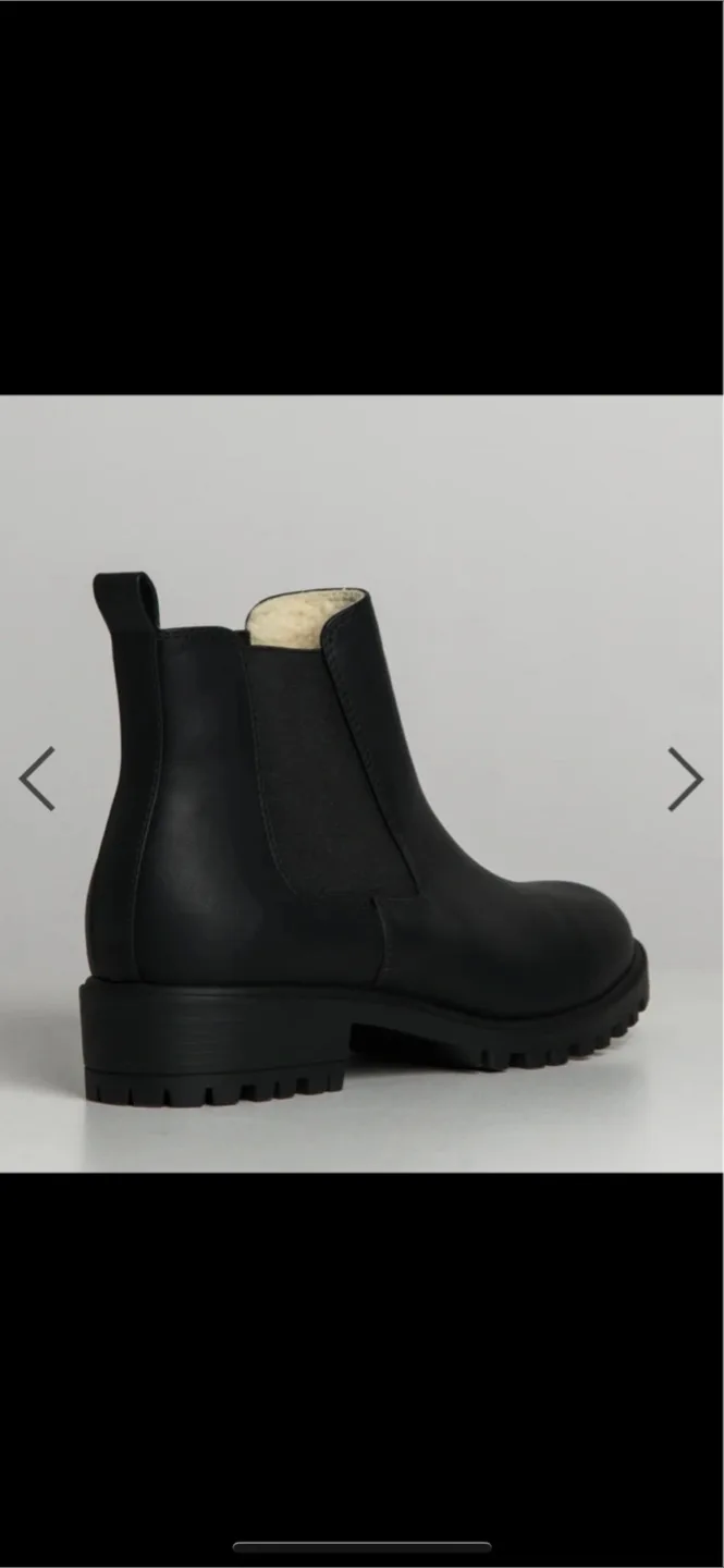 DLG Black Ankle Boots - Size 7.5 image indicator(7)