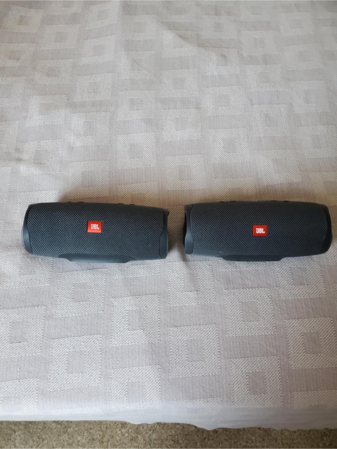 2 jbl charge essentials