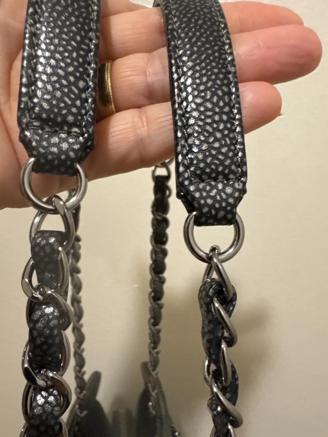 💚🥕Chanel Quilted Handbag image indicator(5)