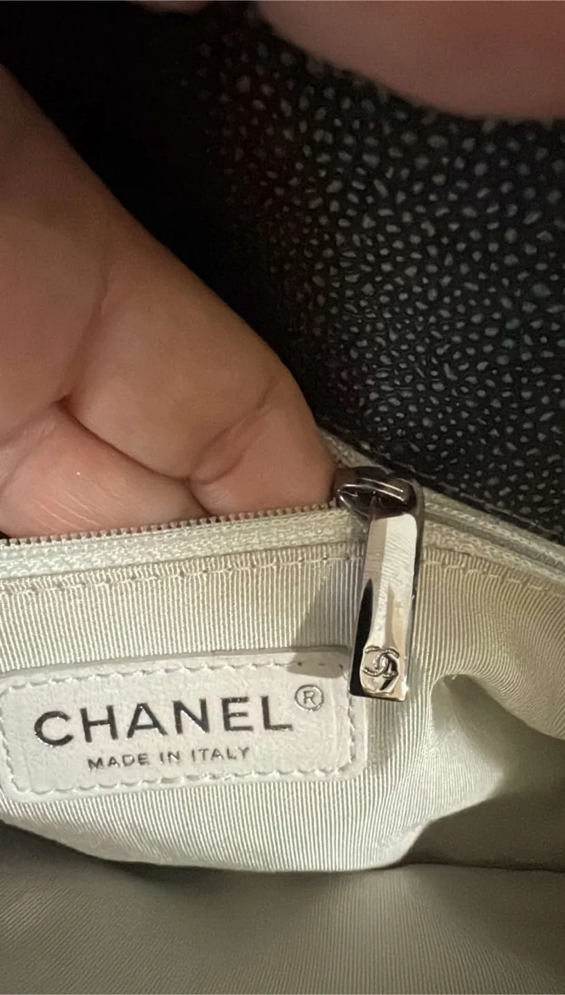 💚🥕Chanel Quilted Handbag image indicator(3)