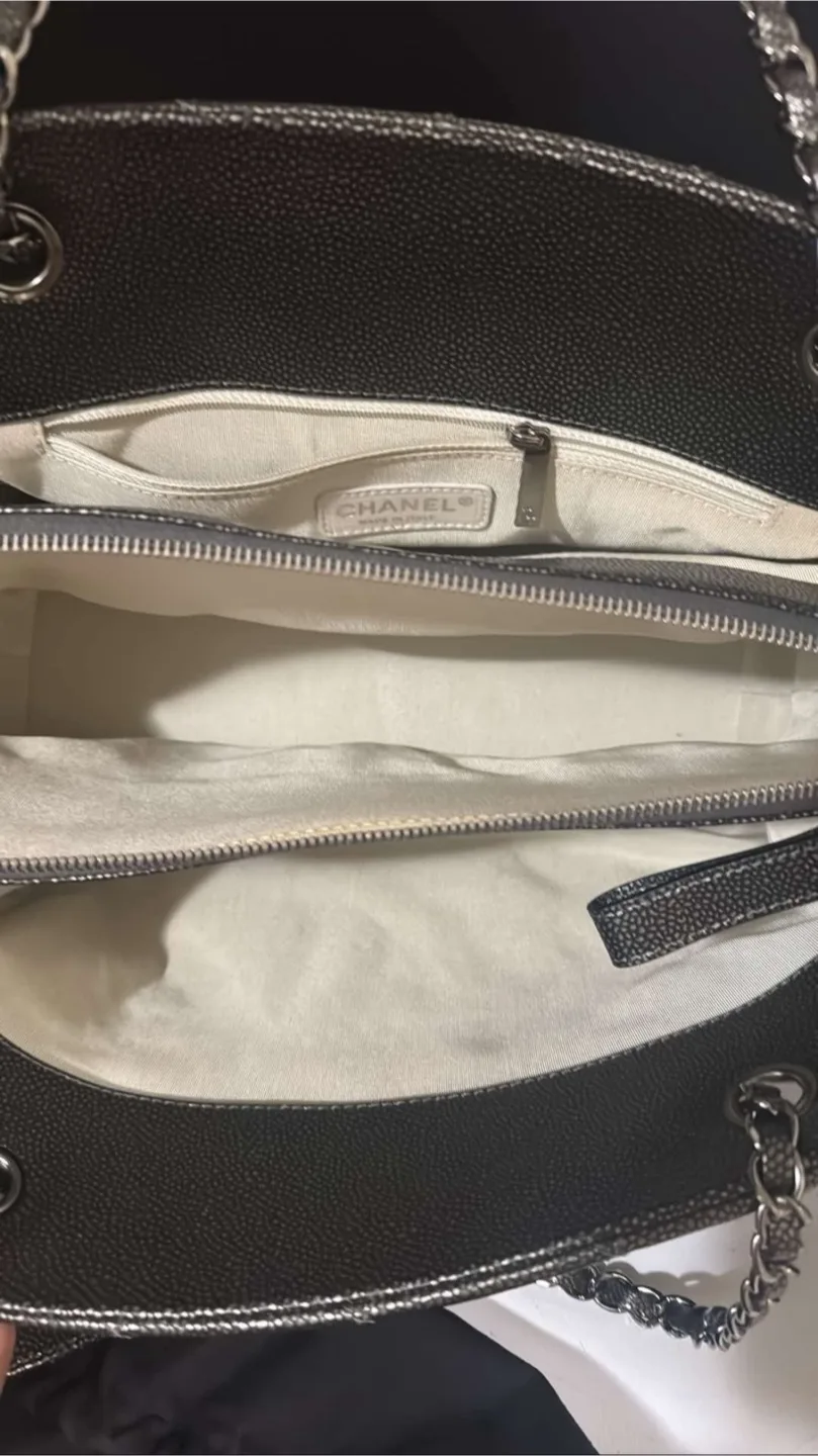 💚🥕Chanel Quilted Handbag image indicator(4)