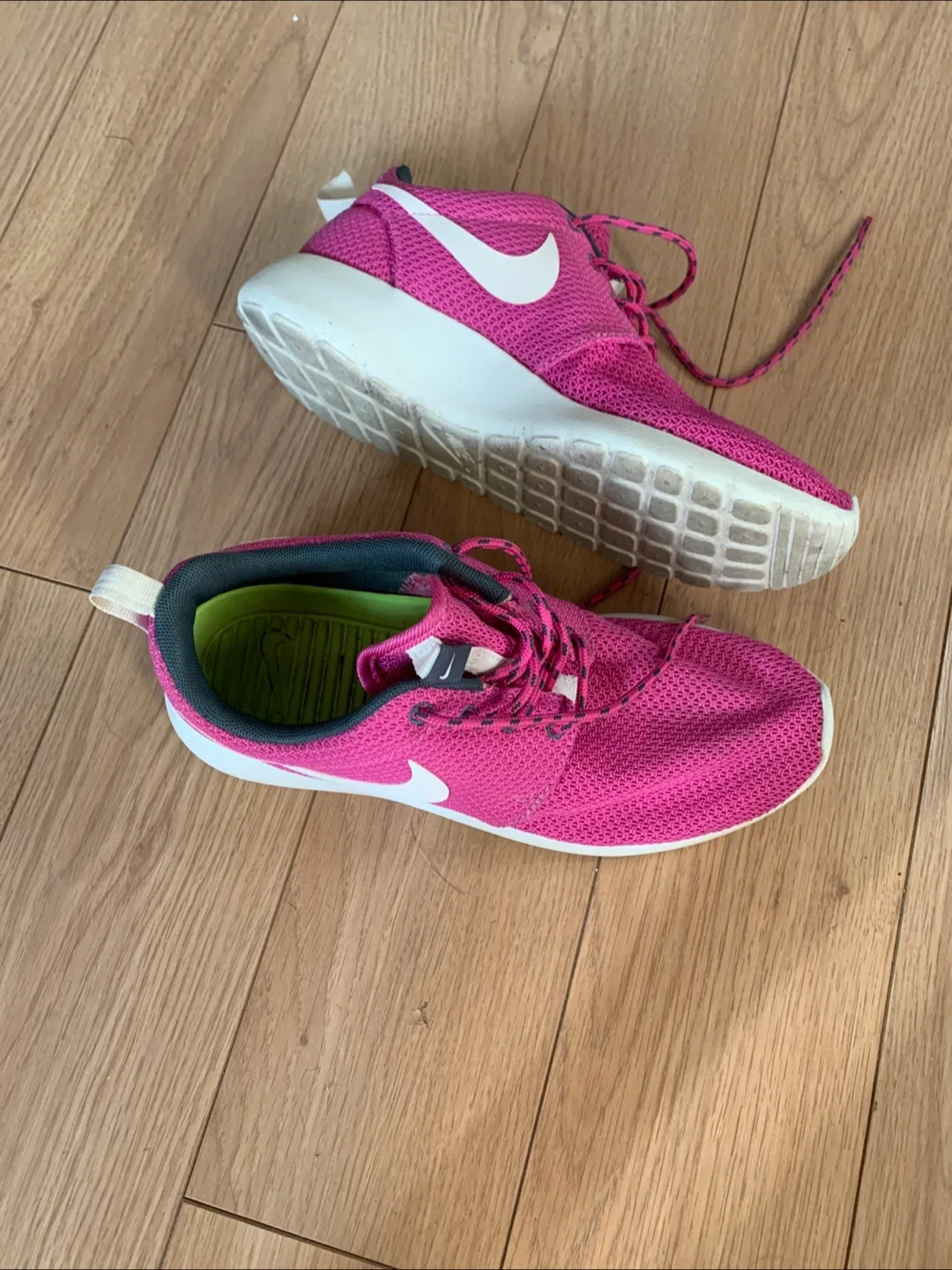 Nike Roshe Run Sneakers - Pink thumbnail