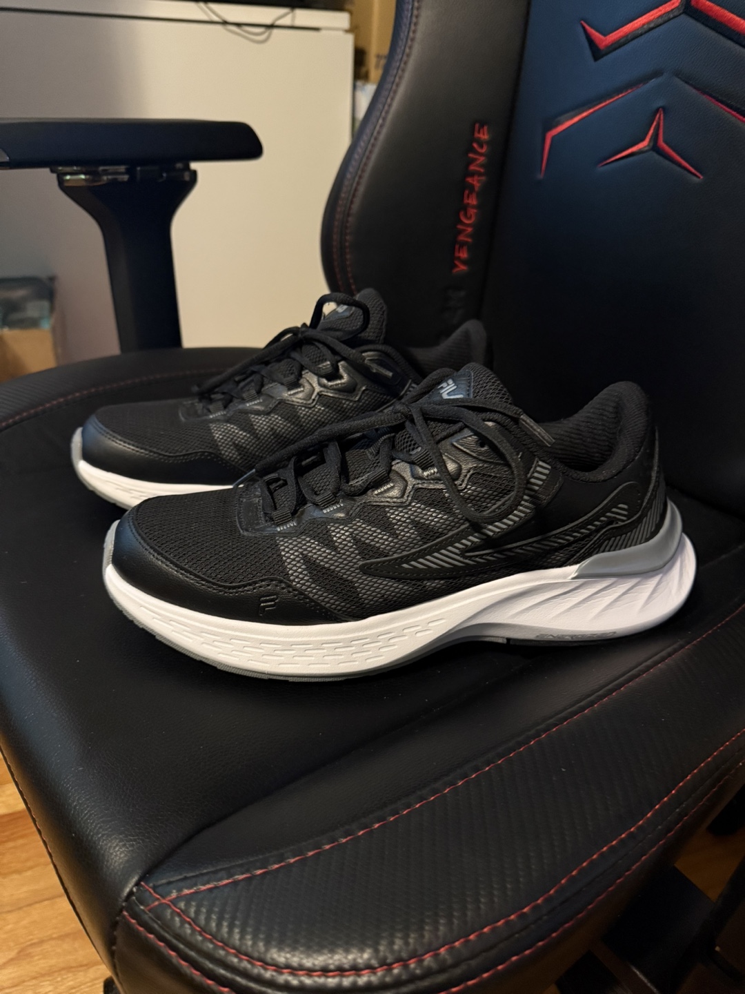 Men’s Fila Running Shoes Size 9 - photo 2