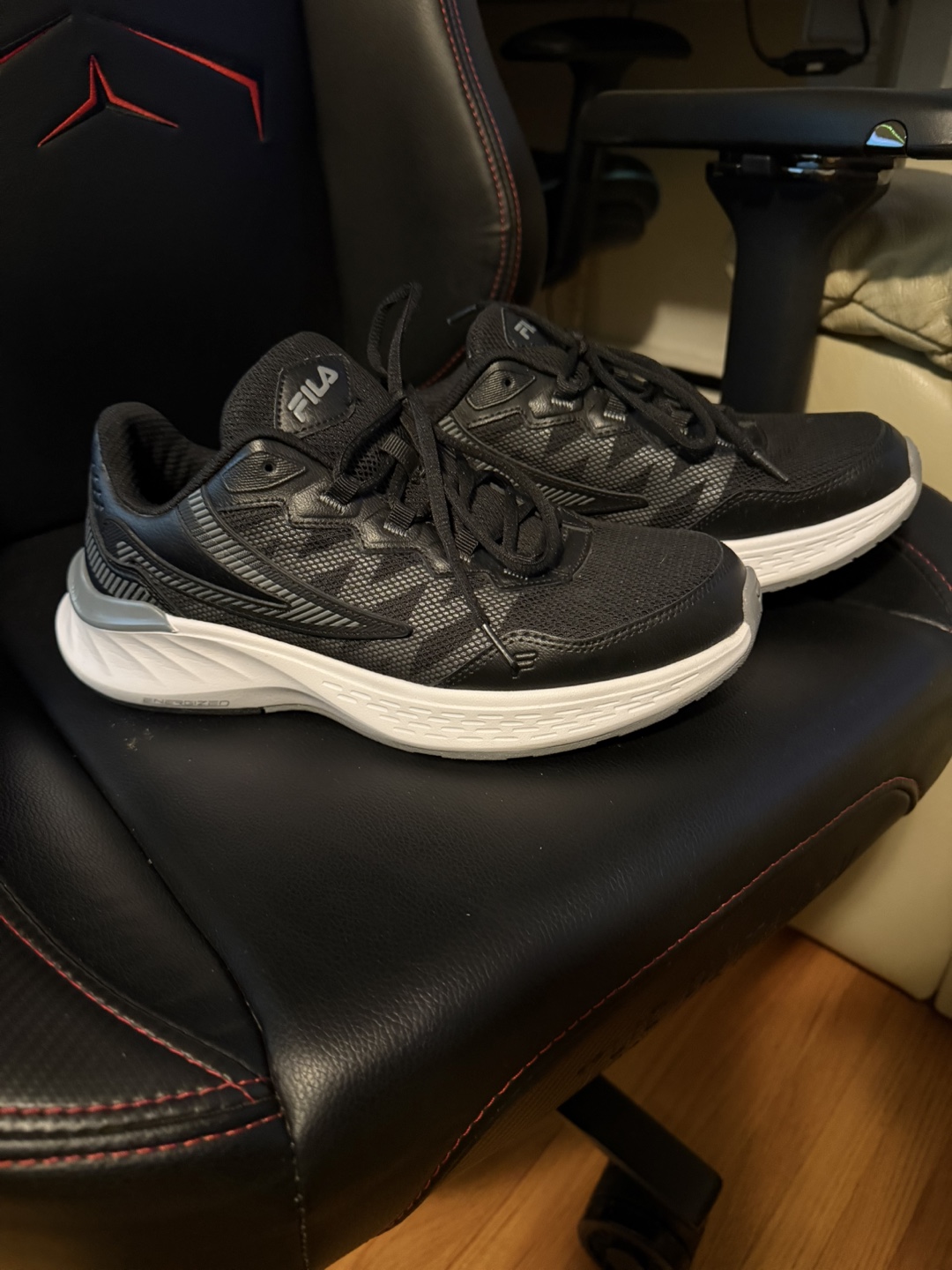 Men’s Fila Running Shoes Size 9 - photo 3