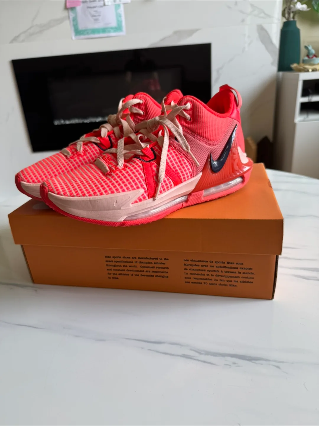 Nike LeBron Witness VII - Bright Crimson-Mens size 7 thumbnail