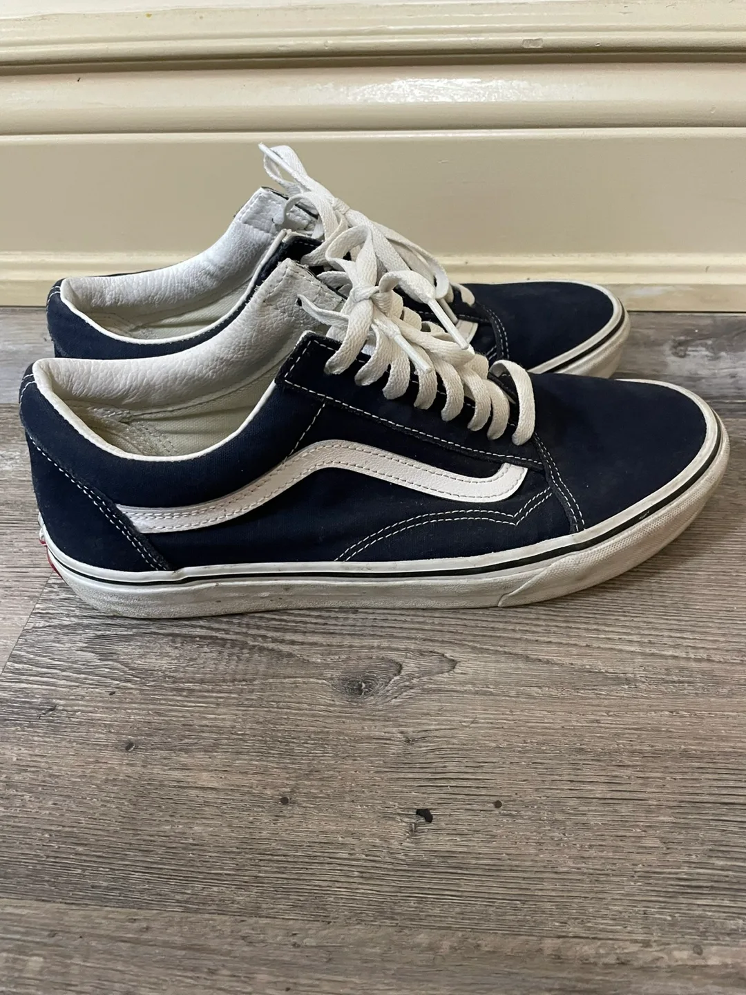 Vans Old Skool Sneakers - Size 9.5 image indicator(3)