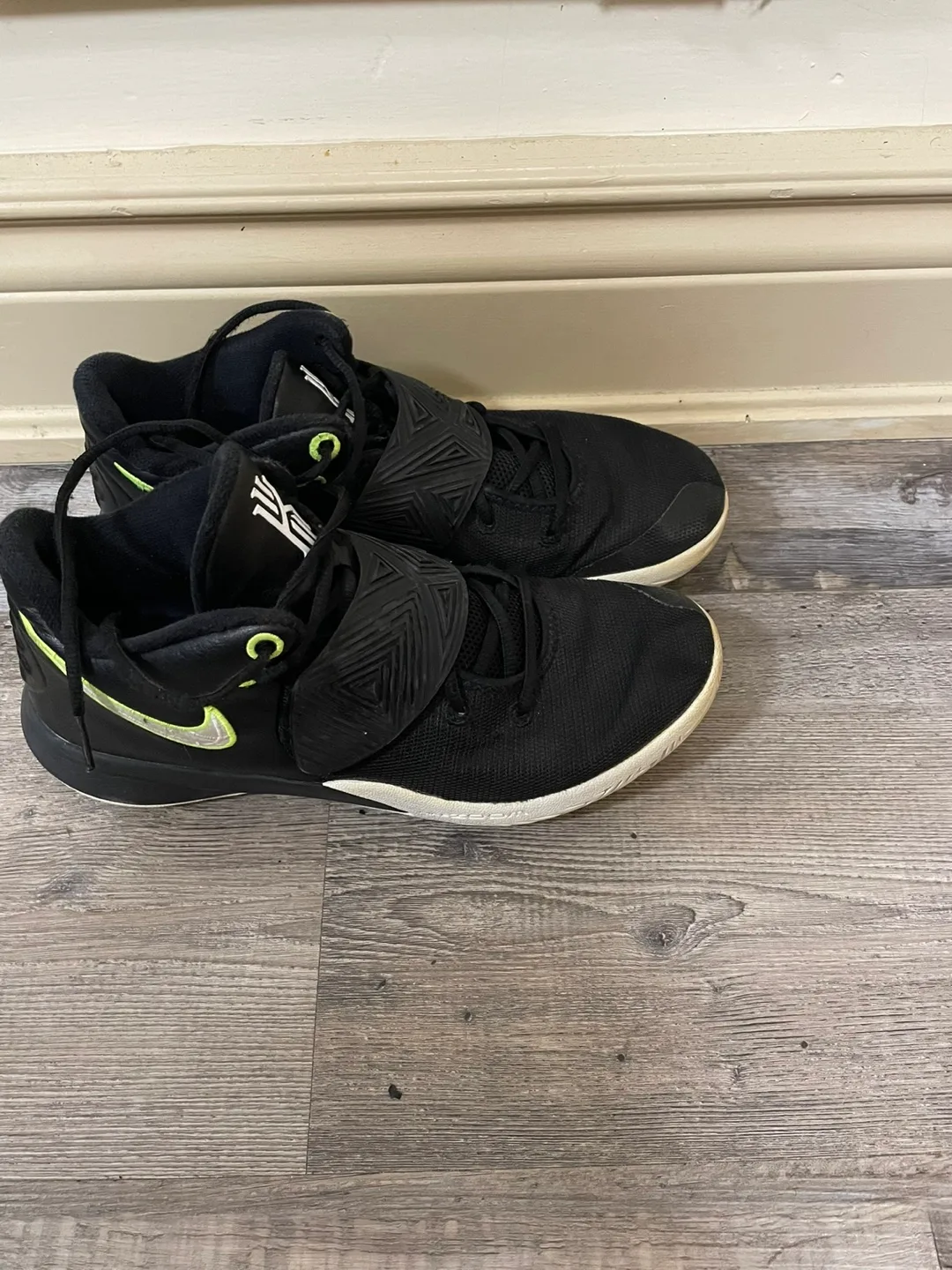 Nike Kyrie Basketball Sneakers image indicator(3)