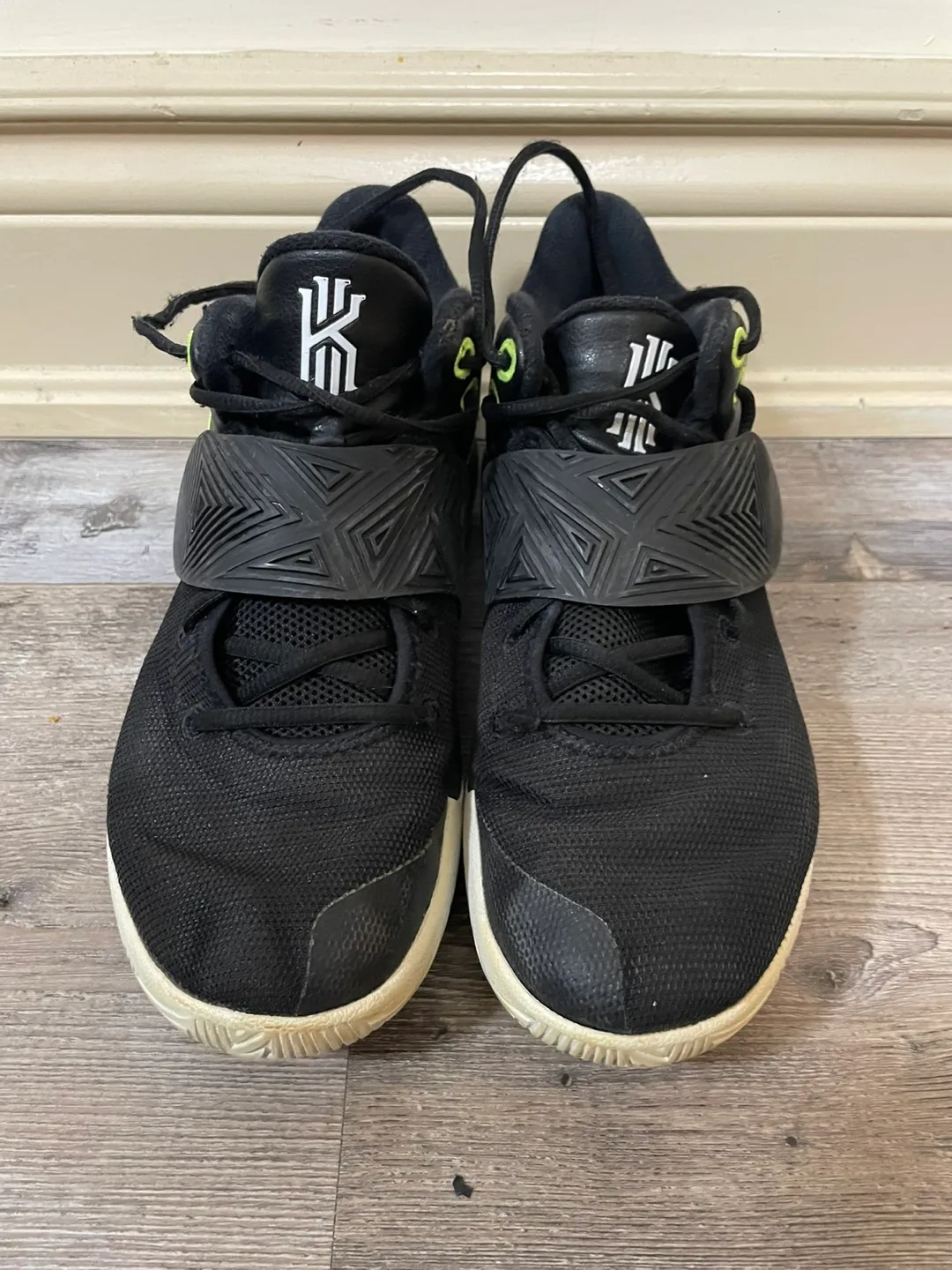 Nike Kyrie Basketball Sneakers image indicator(2)