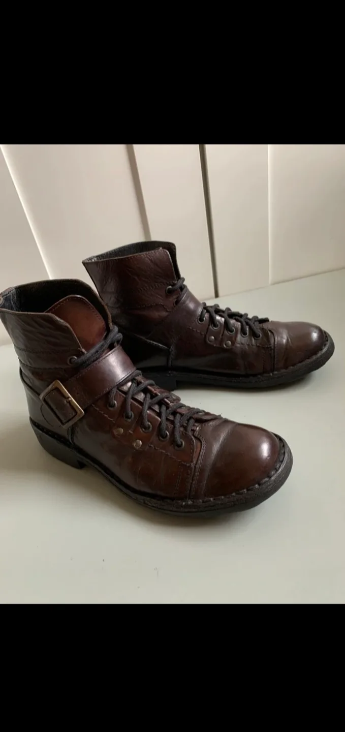 Bata Men’s Leather Boots: Size 8.5 US image indicator(4)