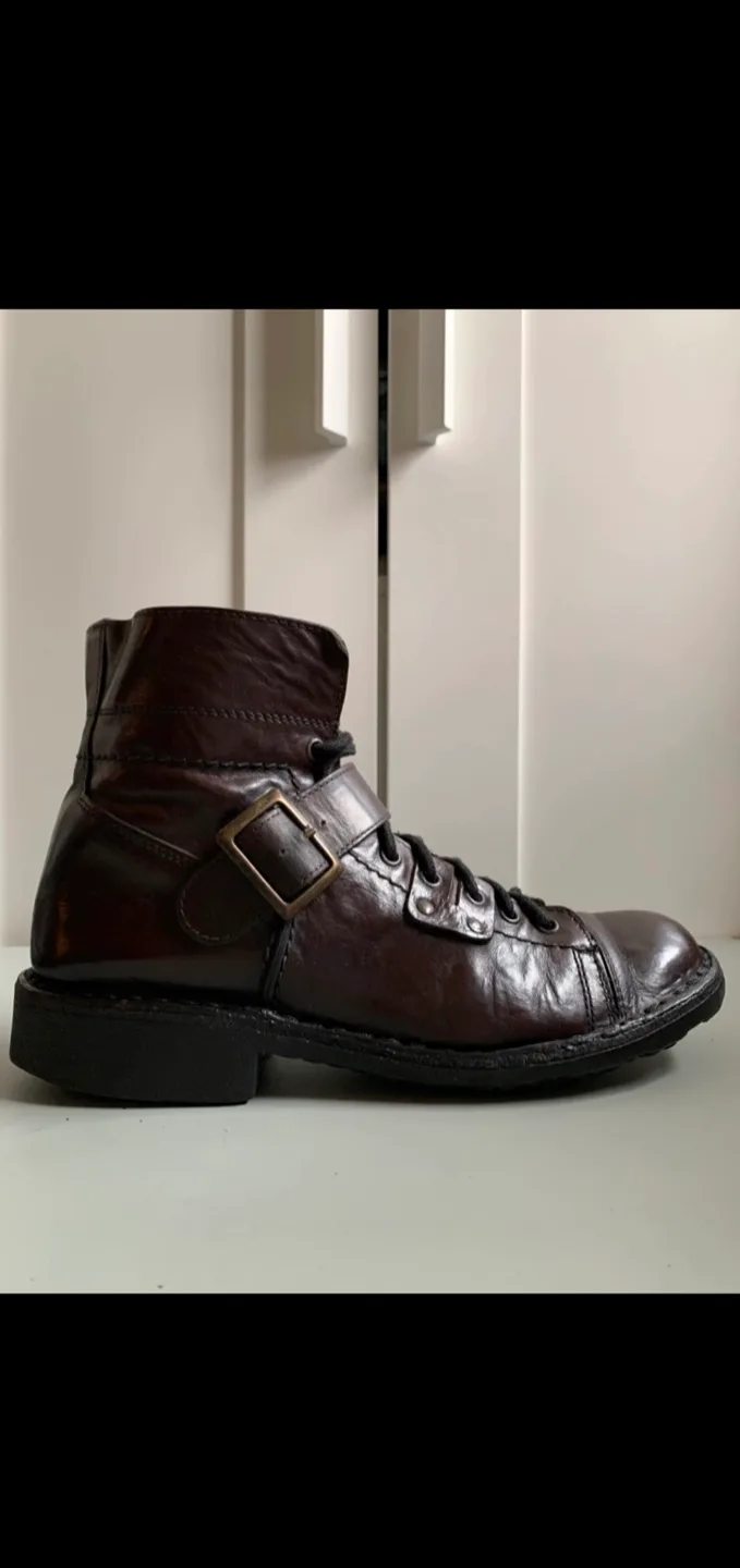 Bata Men’s Leather Boots: Size 8.5 US image indicator(2)